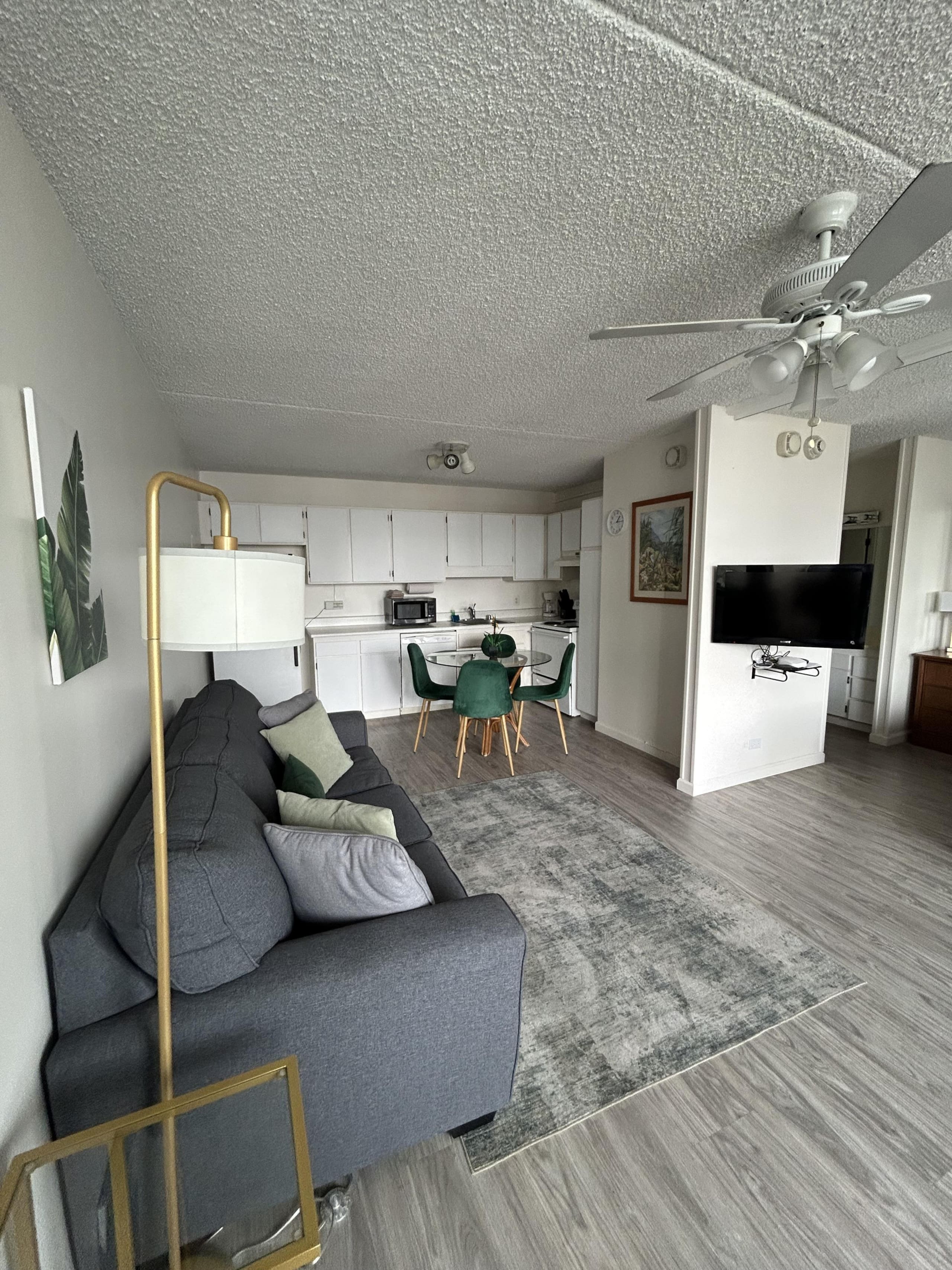 Condo in Honolulu · ★4.75 · 1 bedroom · 2 beds · 1 private bath - Image 17
