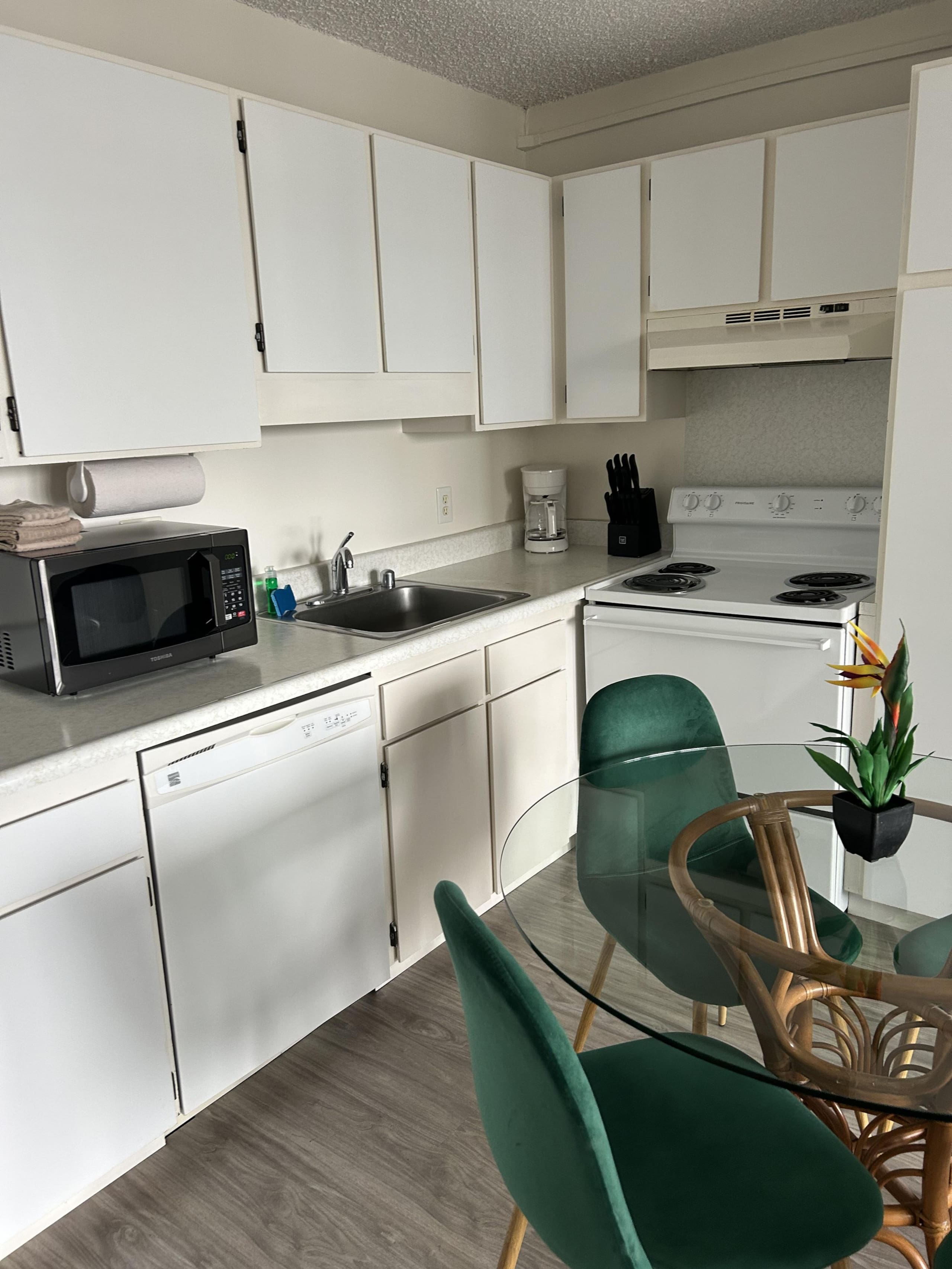 Condo in Honolulu · ★4.75 · 1 bedroom · 2 beds · 1 private bath - Image 19