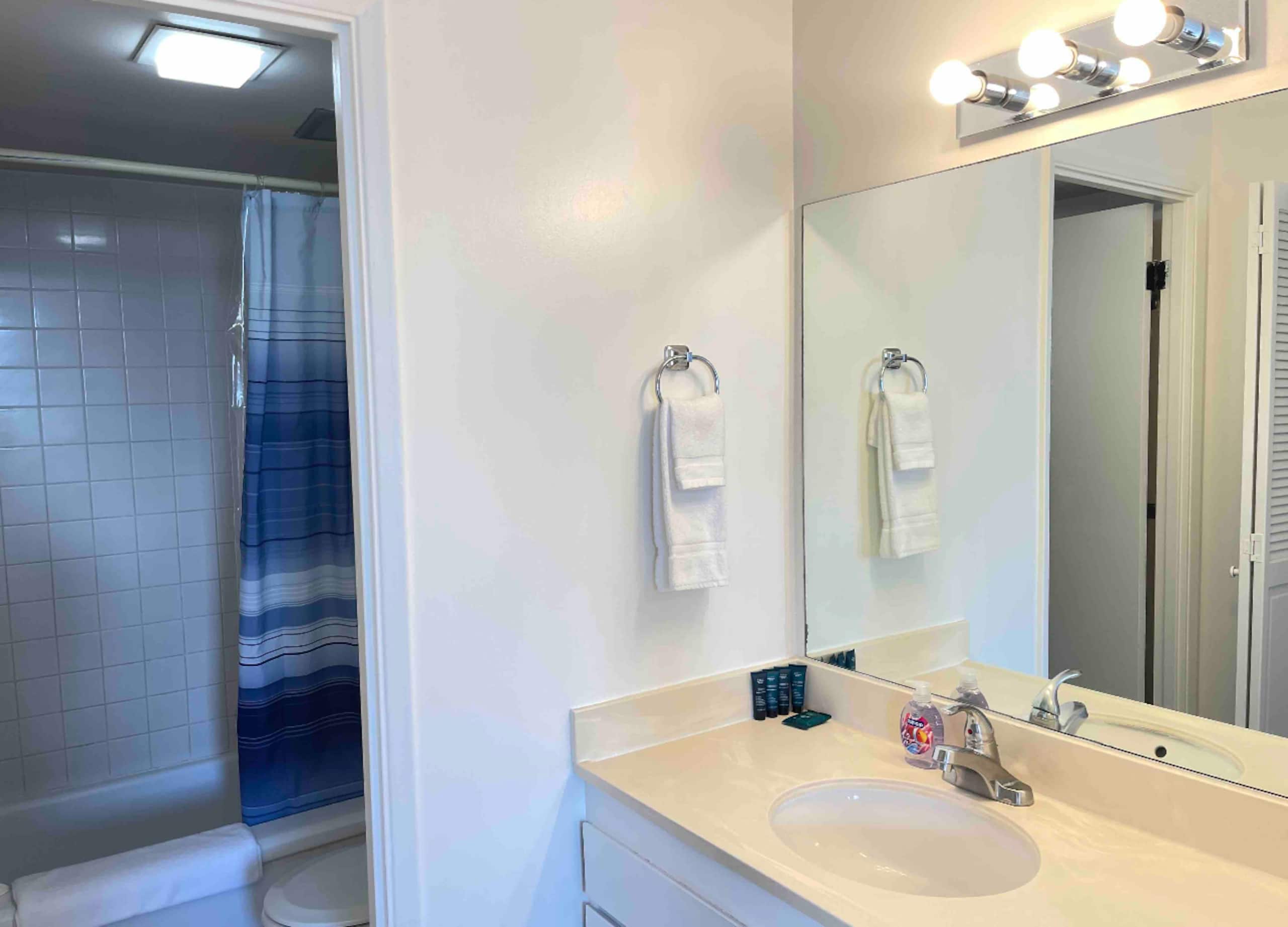 Condo in Honolulu · ★4.75 · 1 bedroom · 2 beds · 1 private bath - Image 4