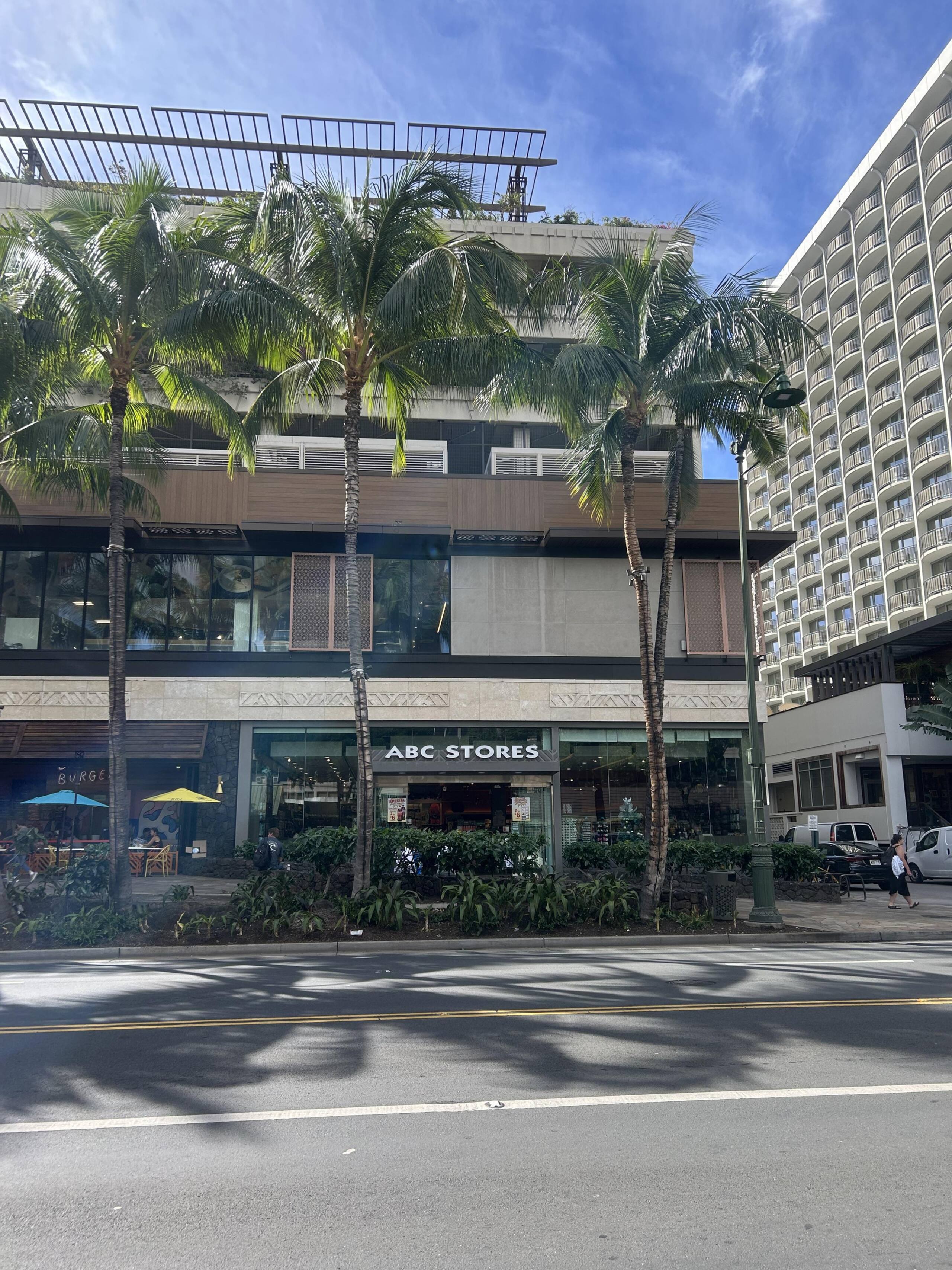 Condo in Honolulu · ★4.75 · 1 bedroom · 2 beds · 1 private bath - Image 37