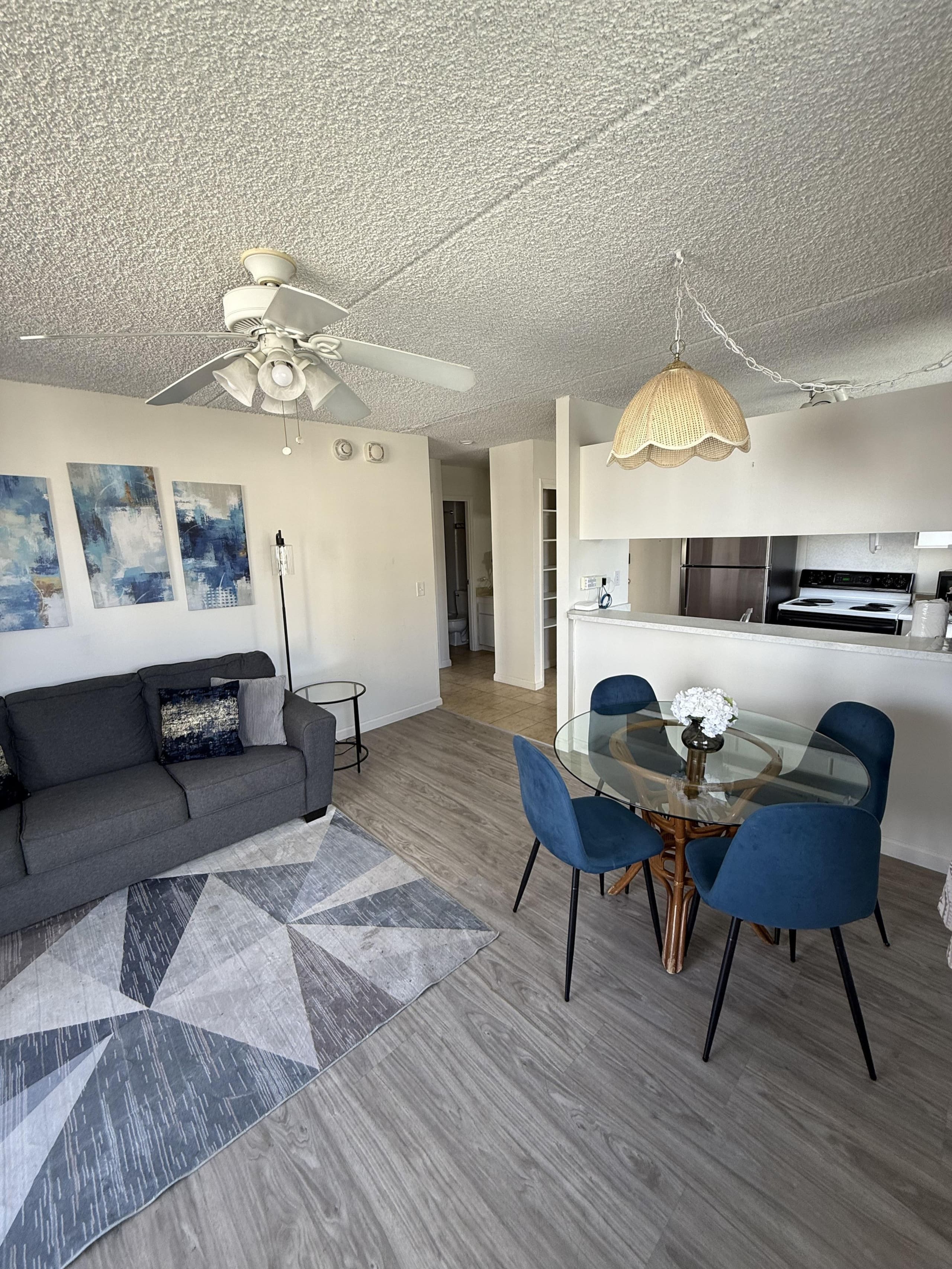 Condo in Honolulu · ★4.31 · 1 bedroom · 2 beds · 1 shared bath - Image 2