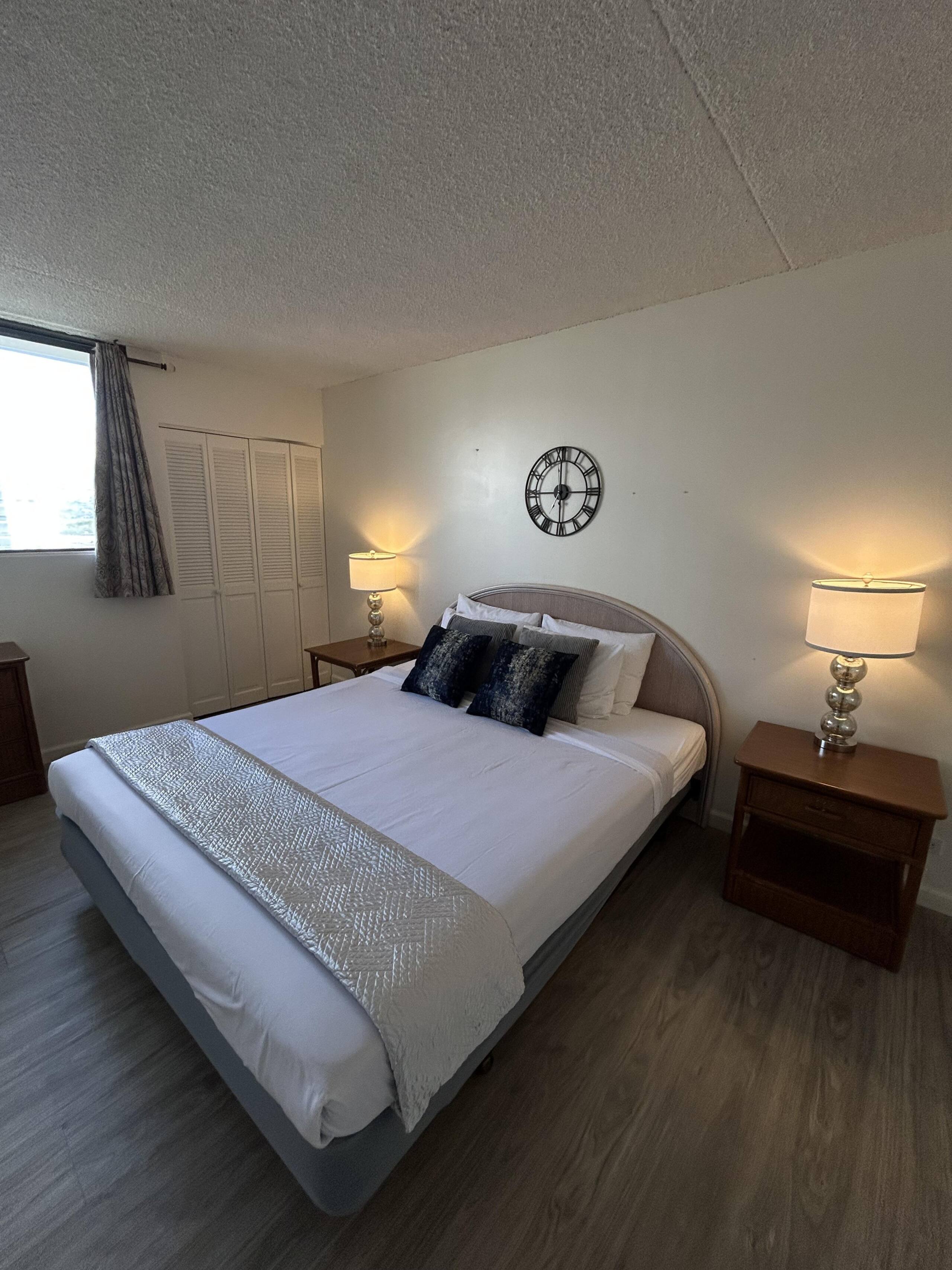 Condo in Honolulu · ★4.31 · 1 bedroom · 2 beds · 1 shared bath - Image 5