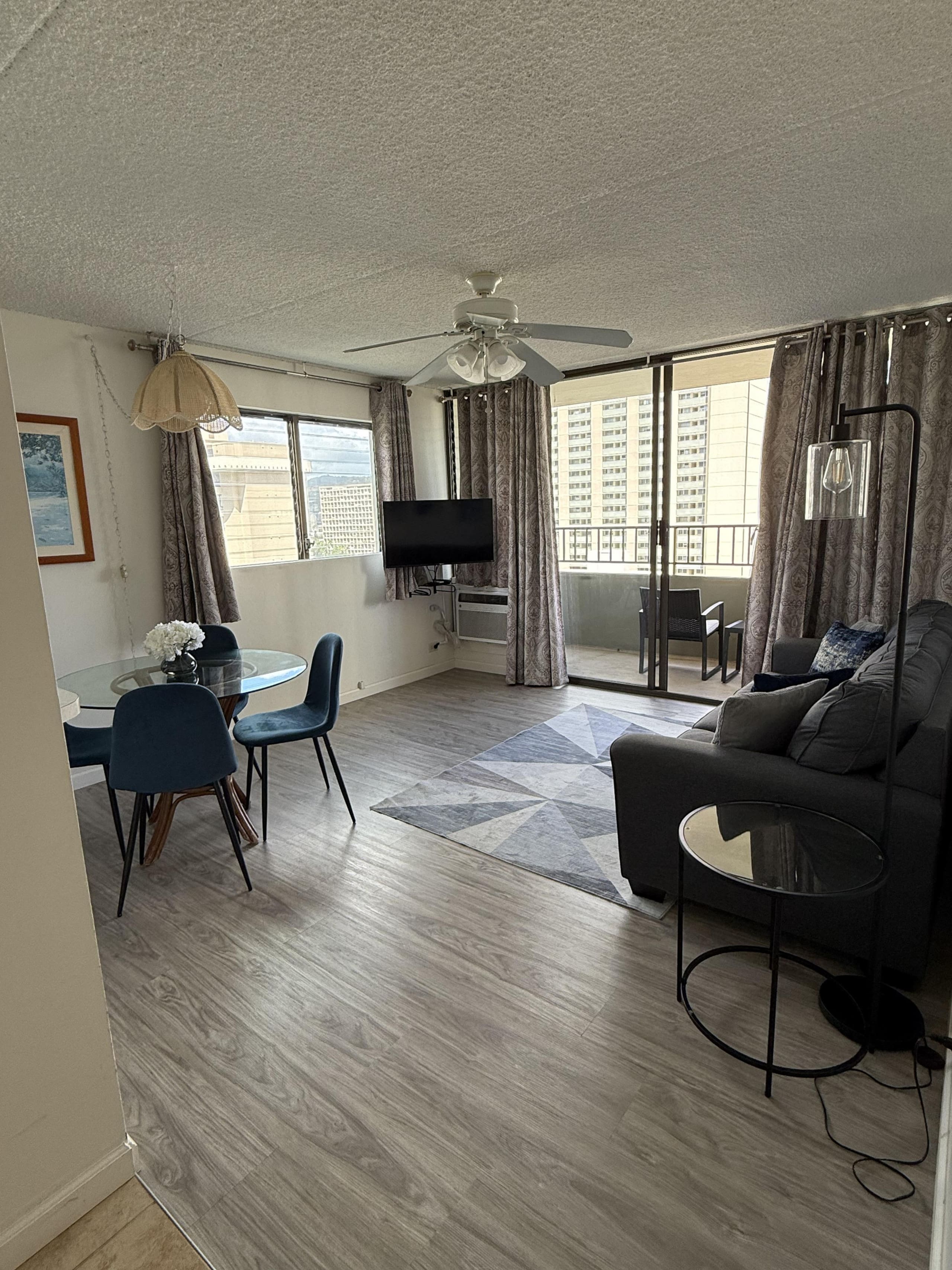 Condo in Honolulu · ★4.31 · 1 bedroom · 2 beds · 1 shared bath - Image 1