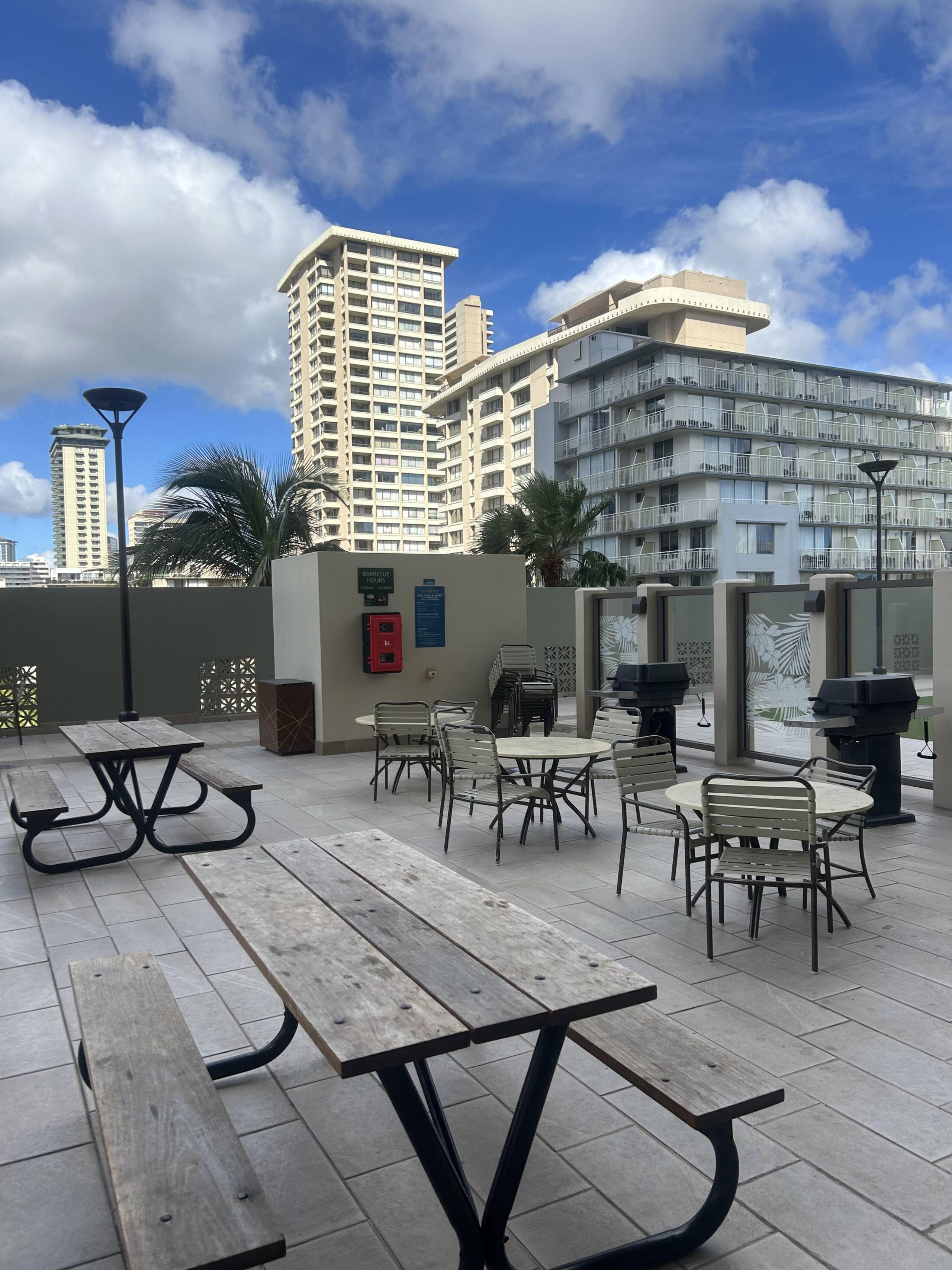 Condo in Honolulu · ★4.31 · 1 bedroom · 2 beds · 1 shared bath - Image 33