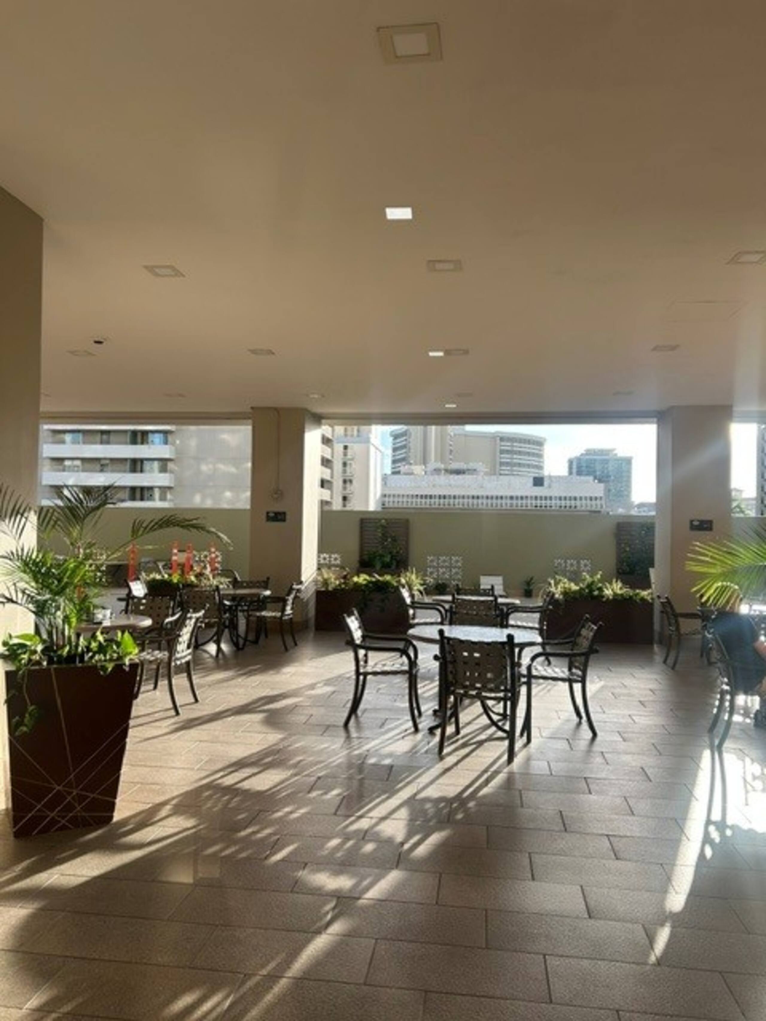 Condo in Honolulu · ★4.31 · 1 bedroom · 2 beds · 1 shared bath - Image 27