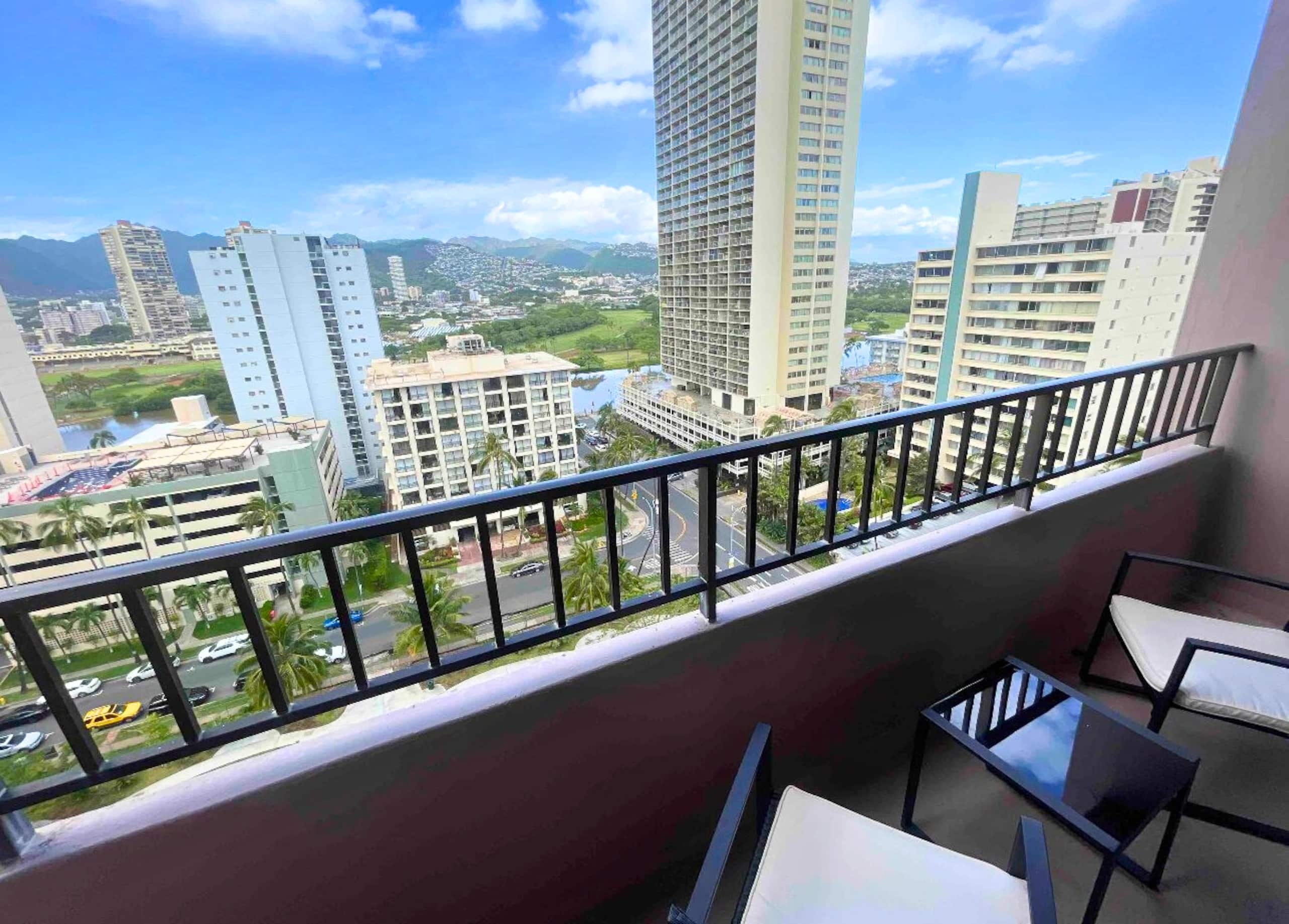 Condo in Honolulu · ★4.65 · 1 bedroom · 1 bed · 1 private bath - Image 6