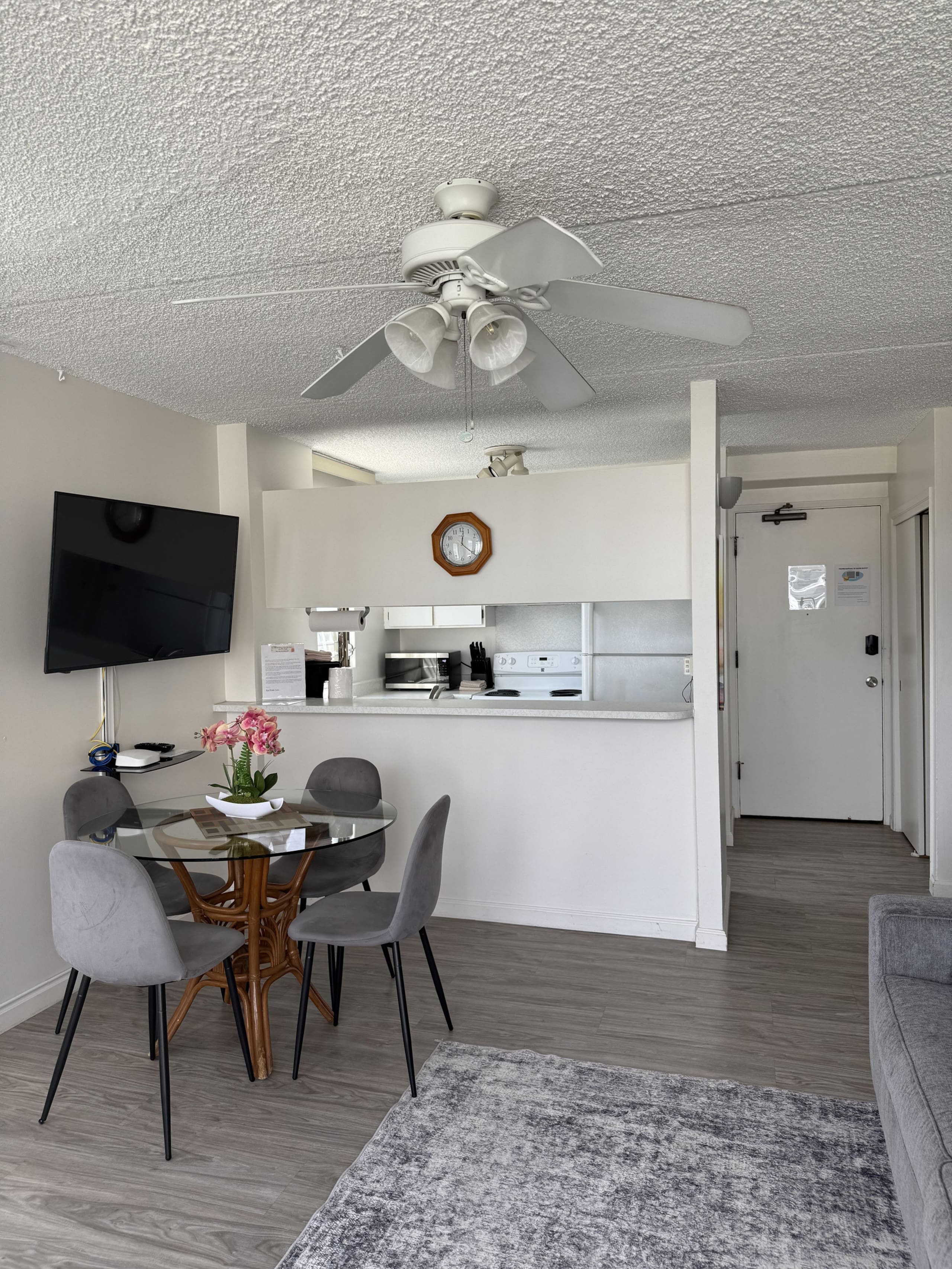 Condo in Honolulu · ★4.65 · 1 bedroom · 1 bed · 1 private bath - Image 3
