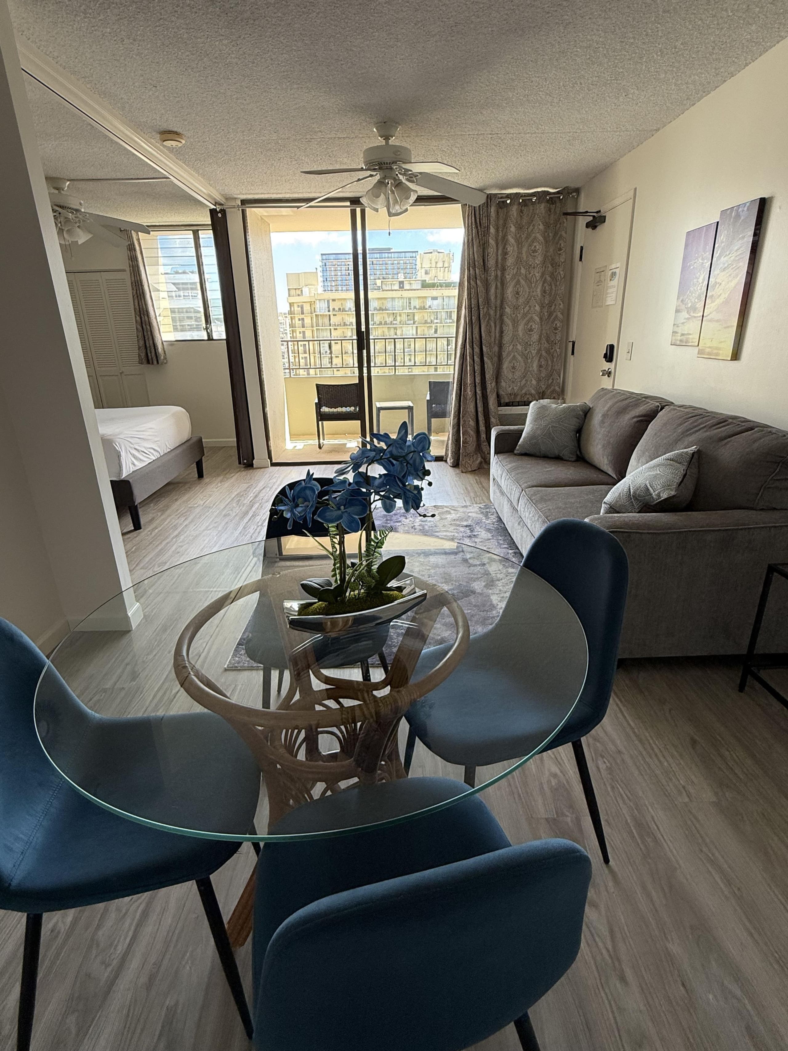 Condo in Honolulu · ★4.56 · 1 bedroom · 2 beds · 1 private bath - Image 4