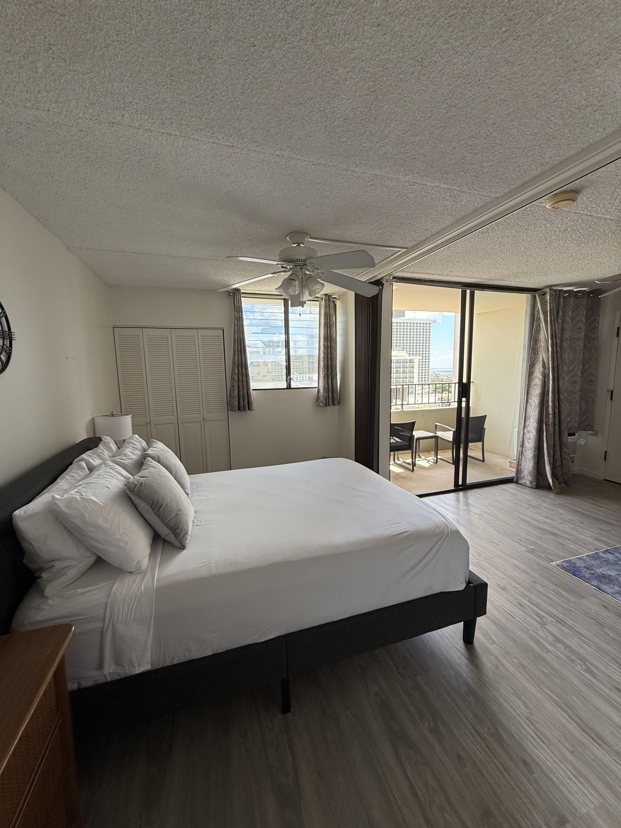 Condo in Honolulu · ★4.56 · 1 bedroom · 2 beds · 1 private bath - Image 6