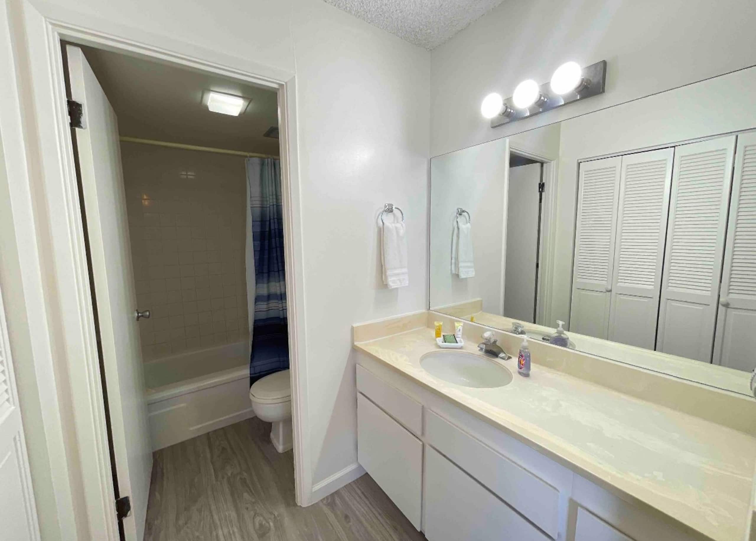 Condo in Honolulu · ★4.56 · 1 bedroom · 2 beds · 1 private bath - Image 8