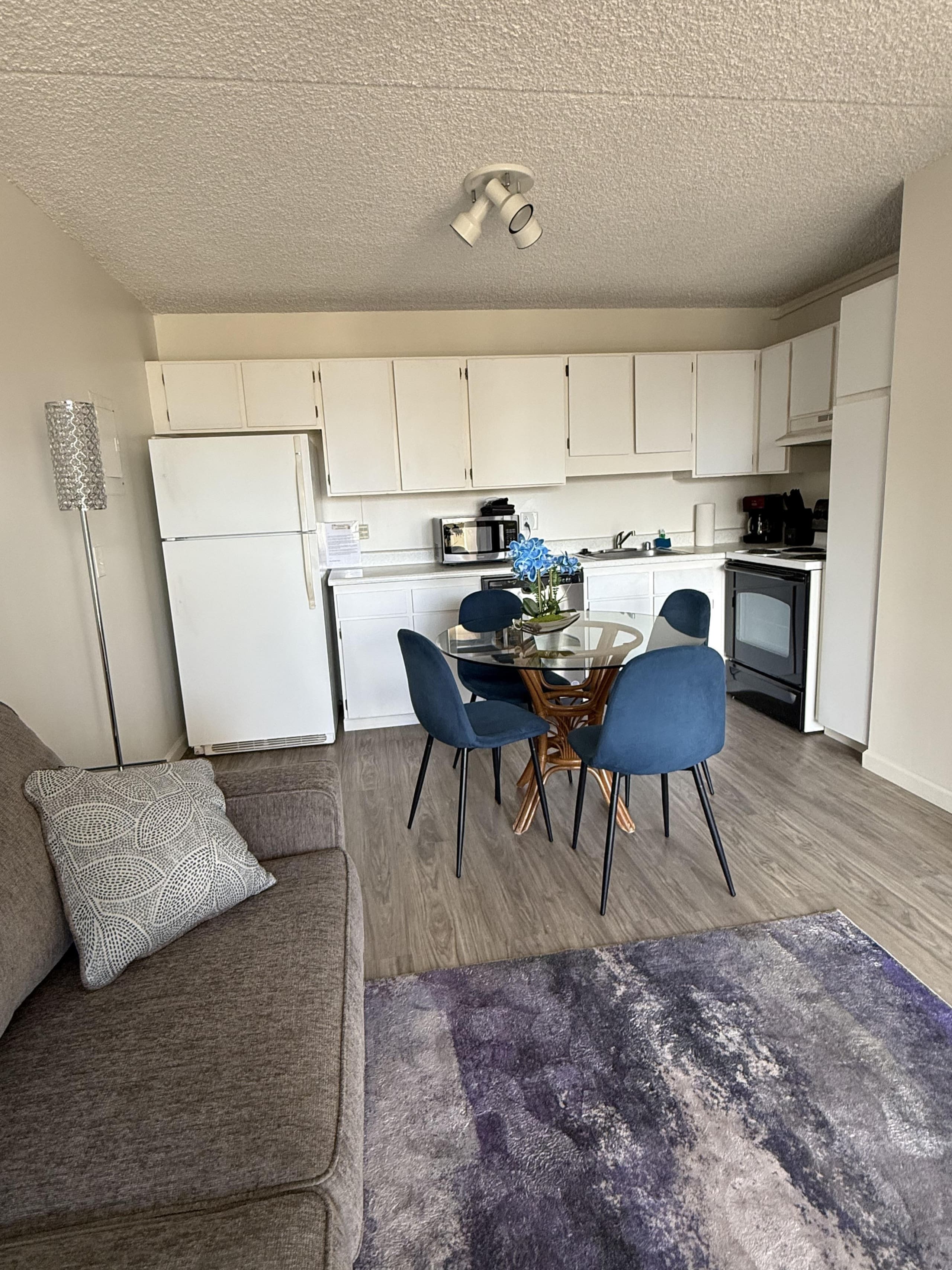 Condo in Honolulu · ★4.56 · 1 bedroom · 2 beds · 1 private bath - Image 5