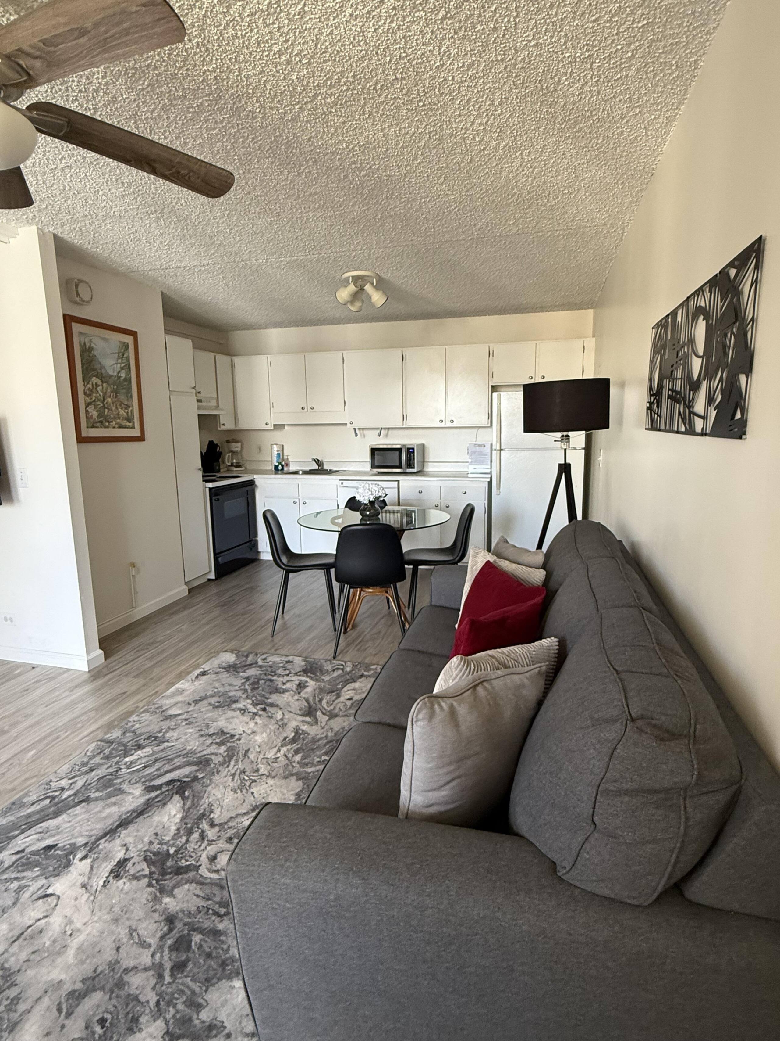 Condo in Honolulu · ★4.62 · 1 bedroom · 2 beds · 1 private bath - Image 2