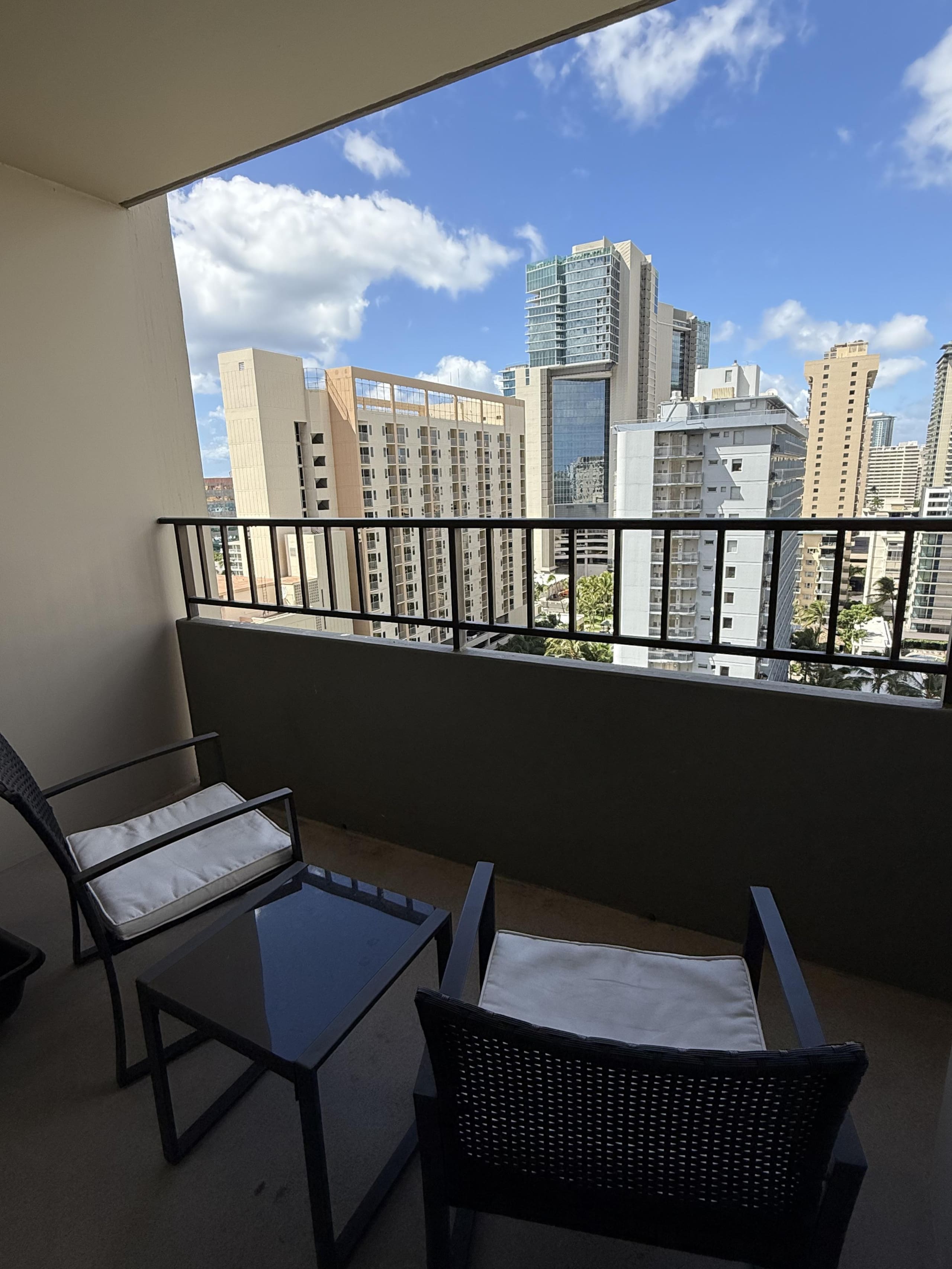 Condo in Honolulu · ★4.62 · 1 bedroom · 2 beds · 1 private bath - Image 6