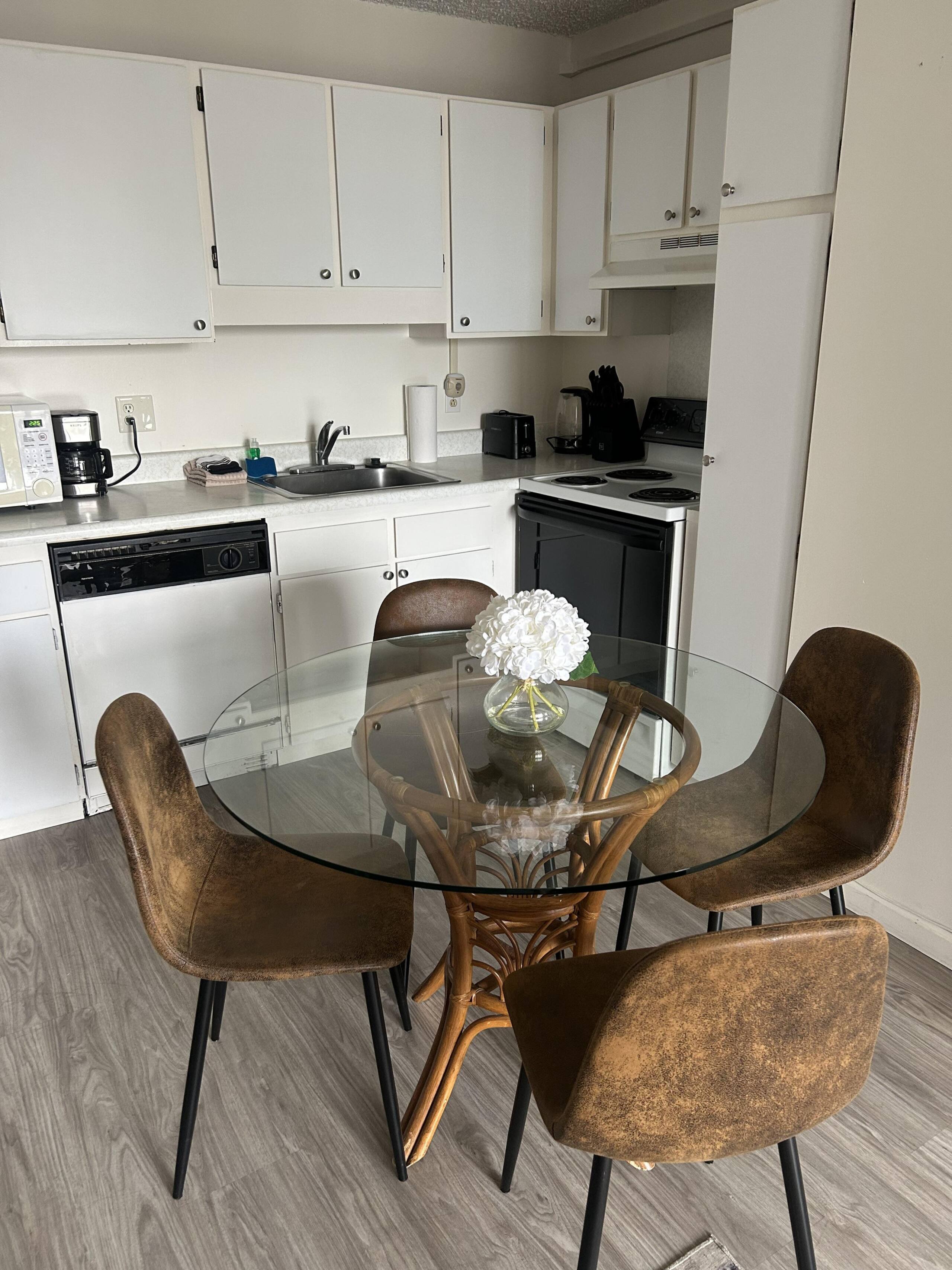 Condo in Honolulu · ★4.57 · 1 bedroom · 2 beds · 1 private bath - Image 39
