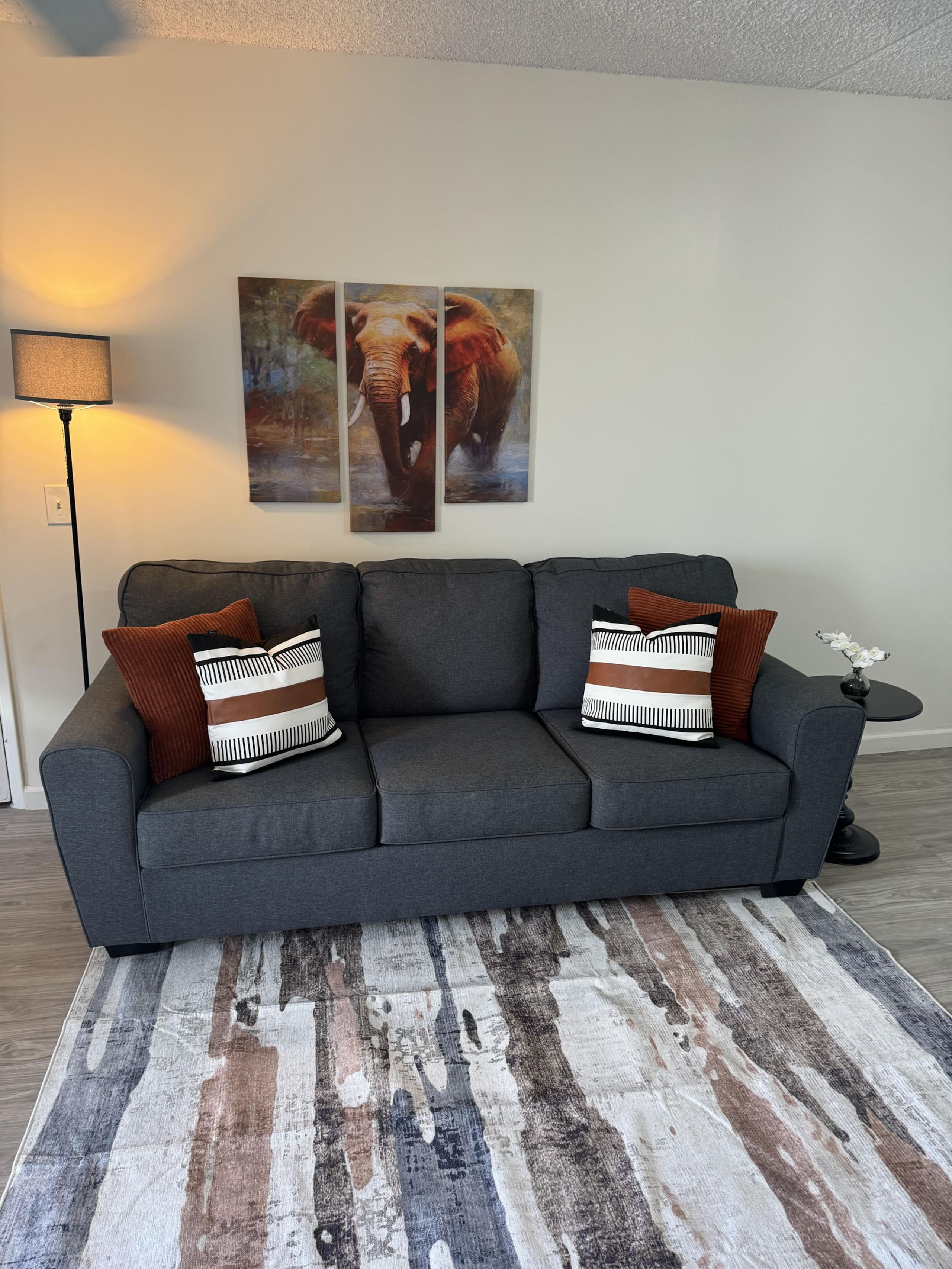 Condo in Honolulu · ★4.57 · 1 bedroom · 2 beds · 1 private bath - Image 3