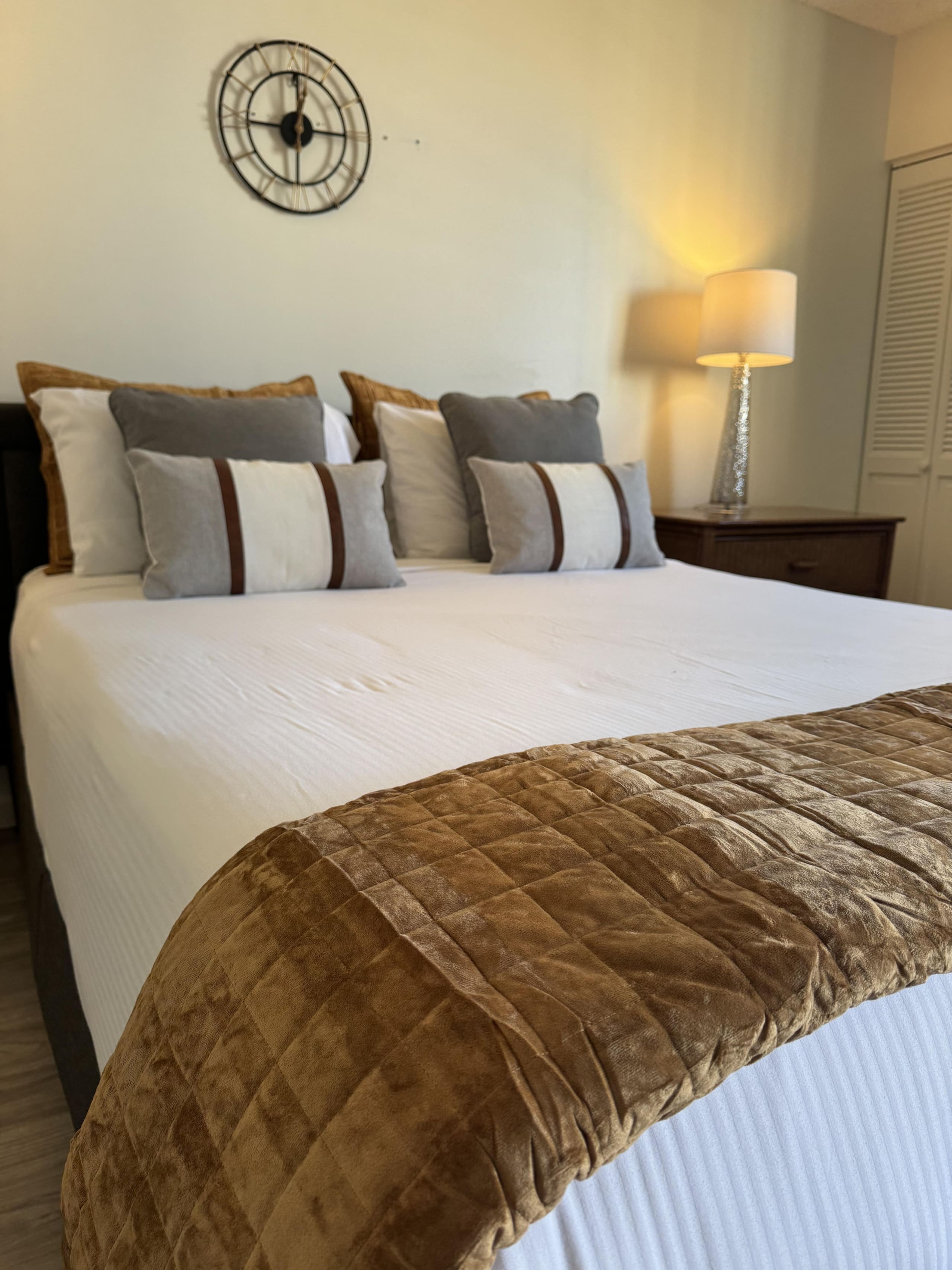 Condo in Honolulu · ★4.57 · 1 bedroom · 2 beds · 1 private bath - Image 6