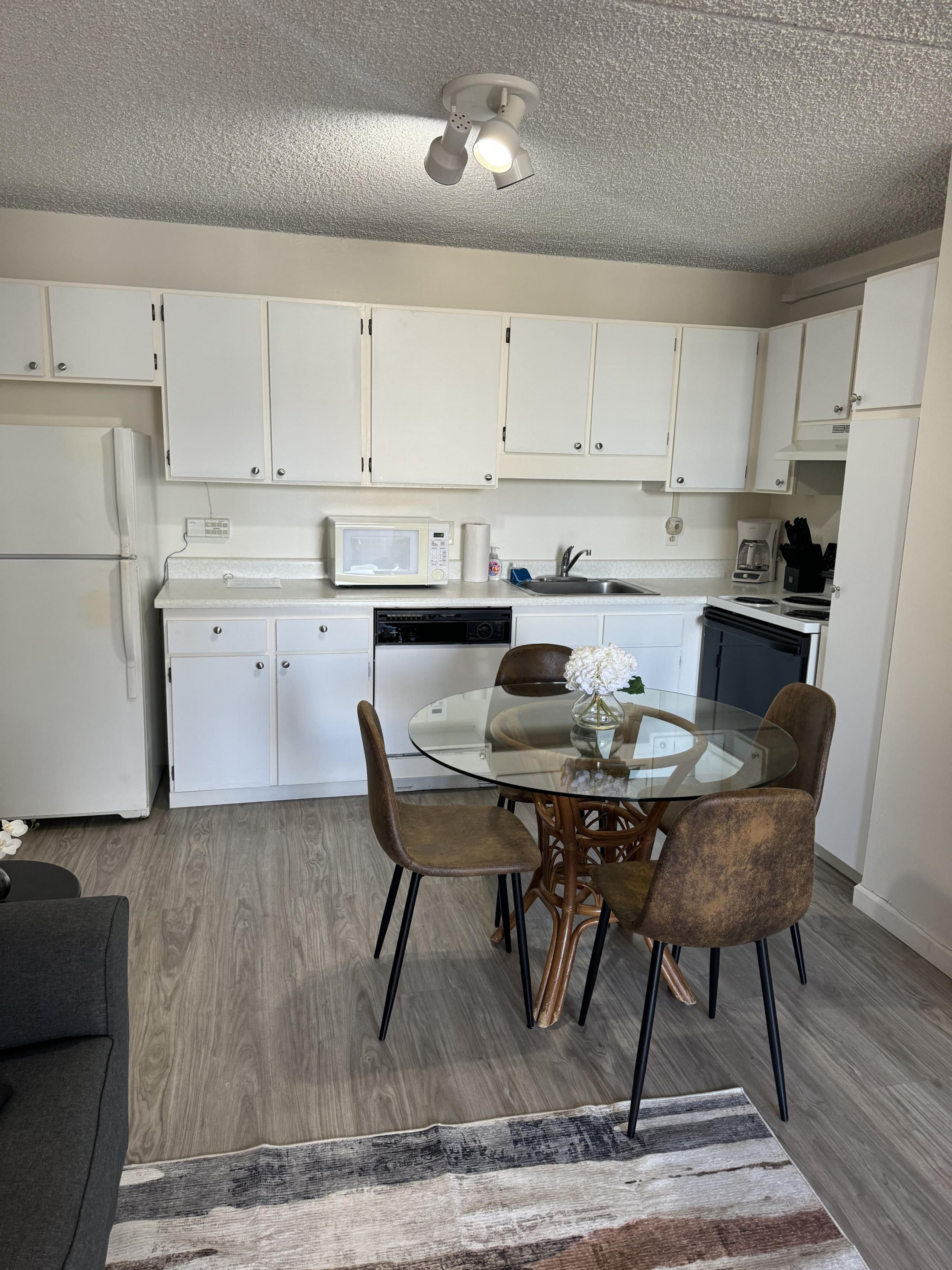 Condo in Honolulu · ★4.57 · 1 bedroom · 2 beds · 1 private bath - Image 5