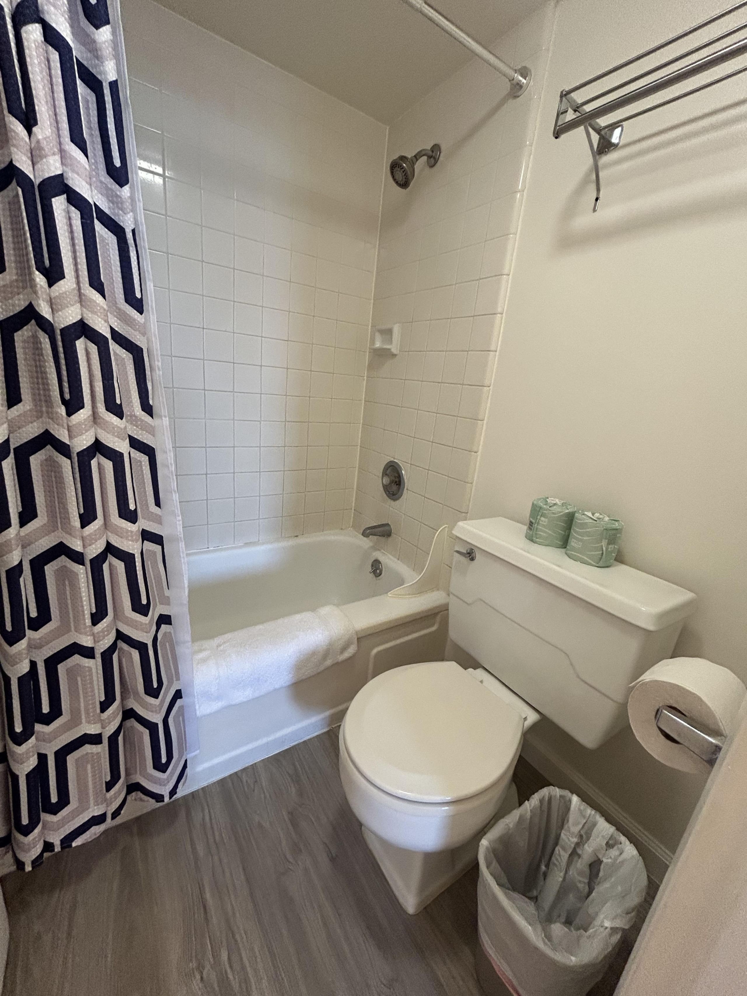 Condo in Honolulu · ★4.57 · 1 bedroom · 2 beds · 1 private bath - Image 42