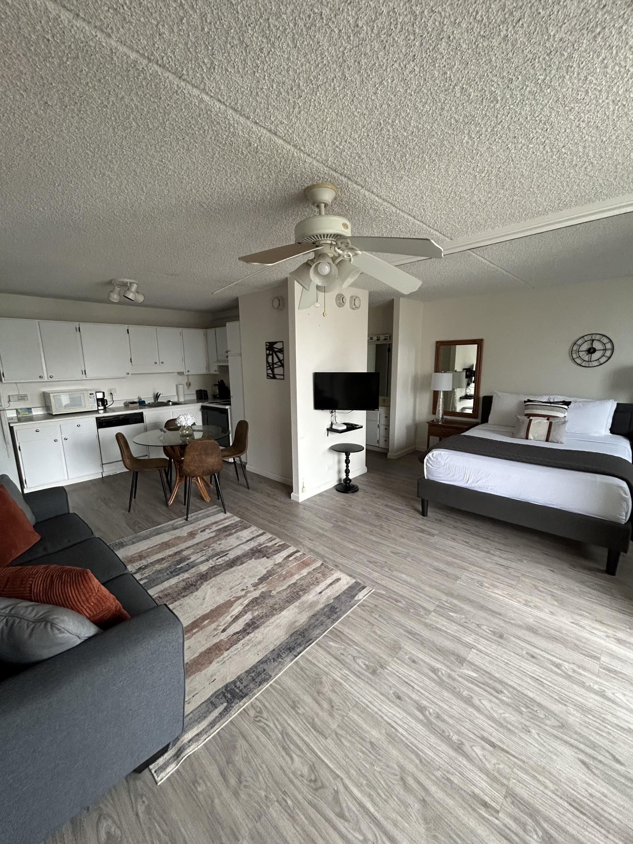 Condo in Honolulu · ★4.57 · 1 bedroom · 2 beds · 1 private bath - Image 37
