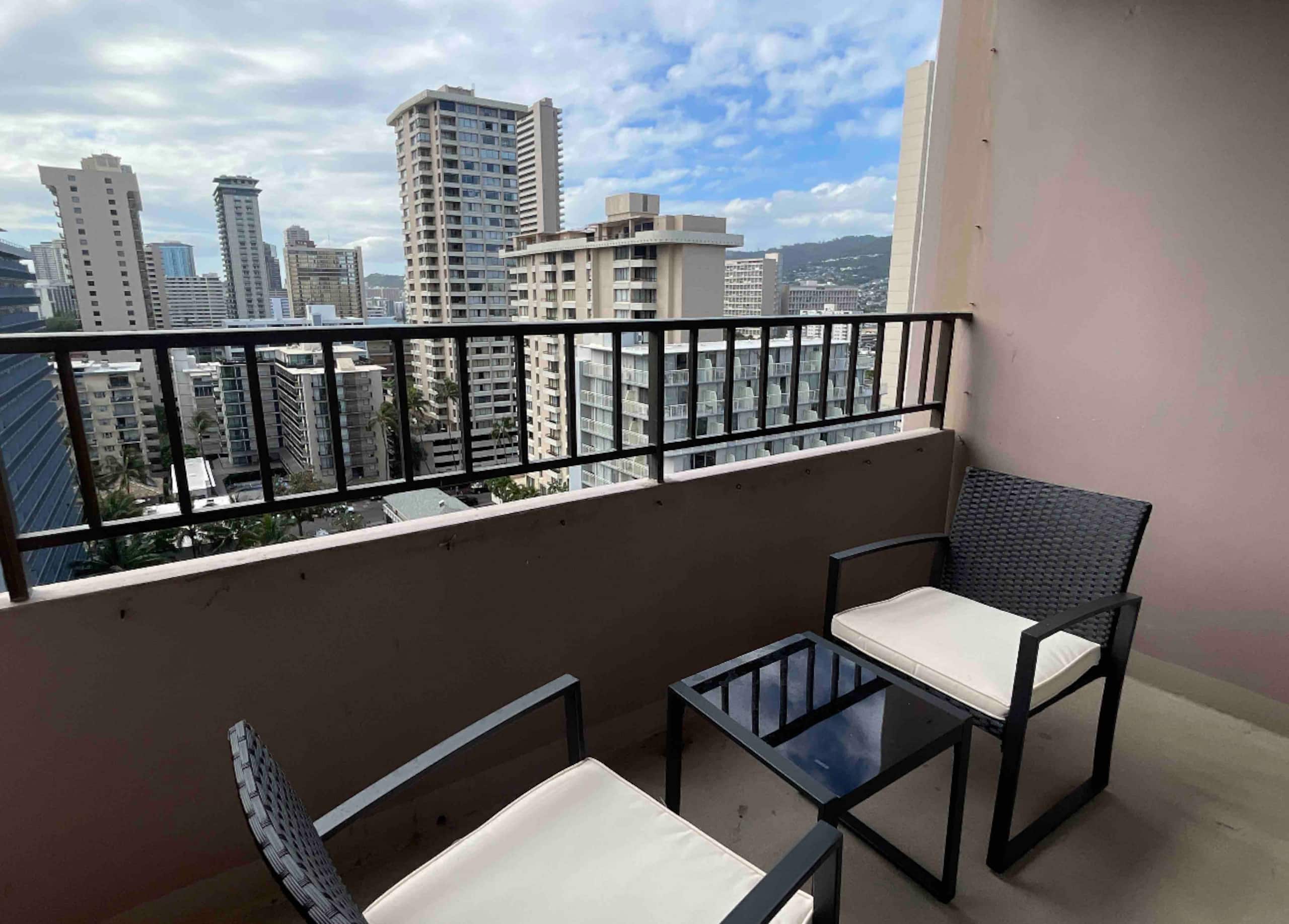Condo in Honolulu · ★4.57 · 1 bedroom · 2 beds · 1 private bath - Image 2