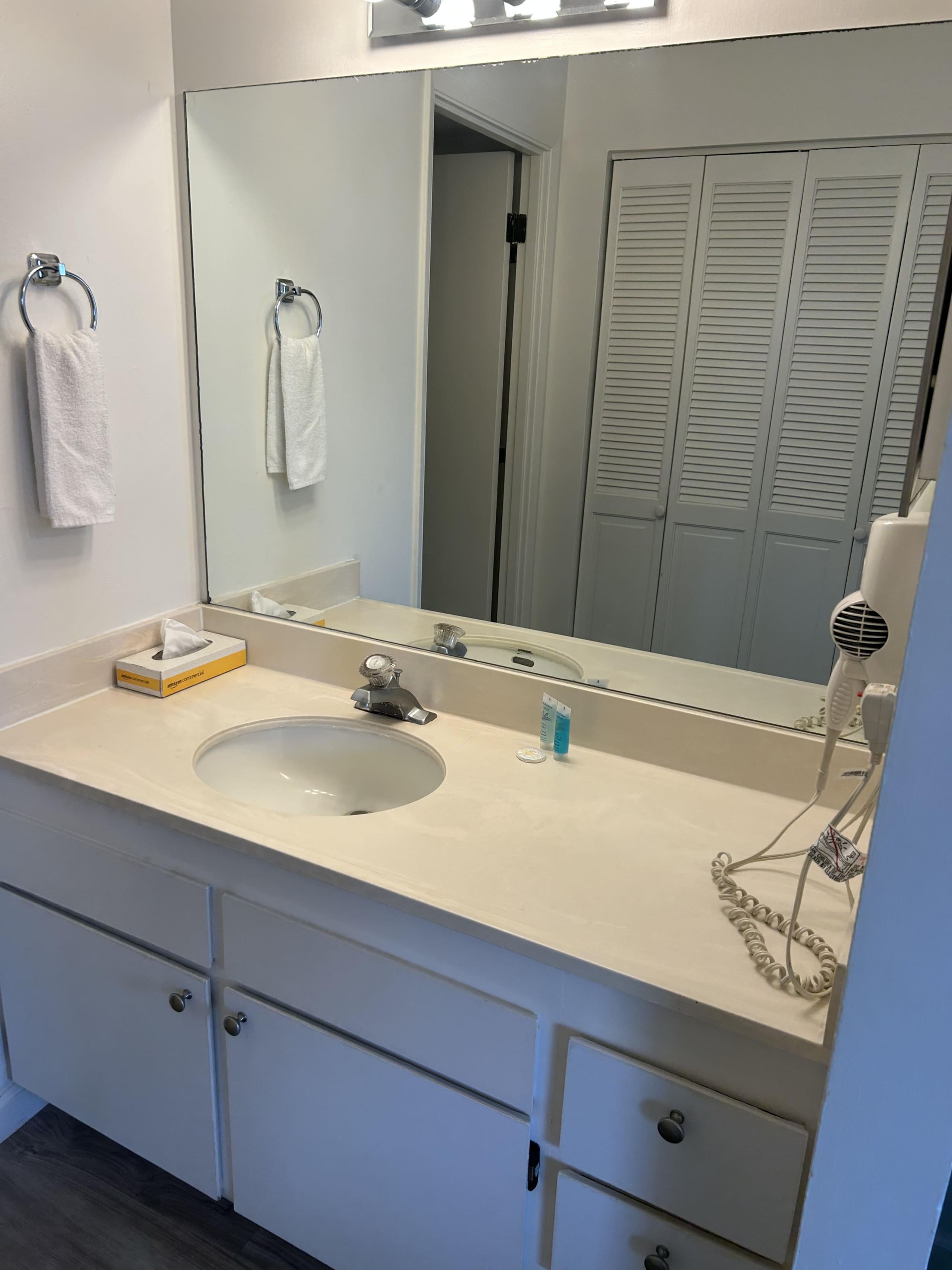 Condo in Honolulu · ★4.57 · 1 bedroom · 2 beds · 1 private bath - Image 41