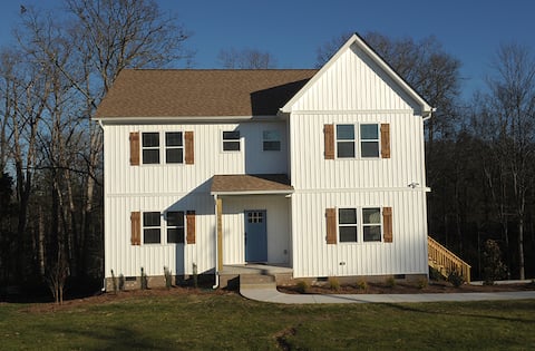 Modern Farmhouse Retreat | Peaceful • Davidson
