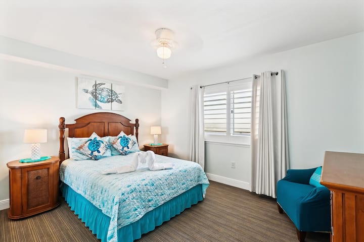 მე-2 საძინებელი 152 × 203 სმ ზომის საწოლით