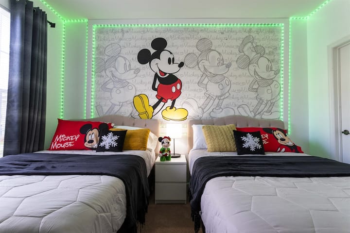 2BR Mickey Condo with Pool, 15 min to Disney! - Apartments for