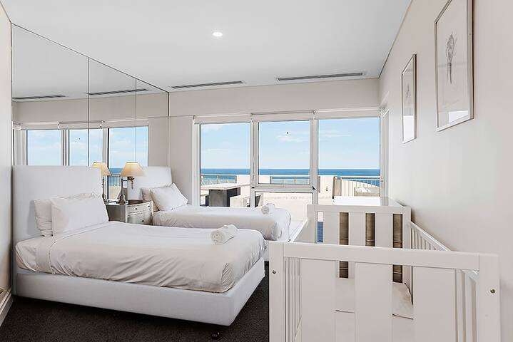 Apartment M601 – Spectacular Beachfront Penthouse! gallery image 3