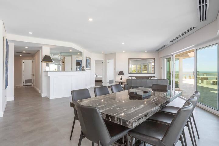 Apartment M601 – Spectacular Beachfront Penthouse! gallery image 4