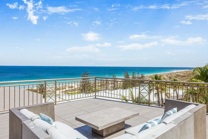 Apartment M601 – Spectacular Beachfront Penthouse!