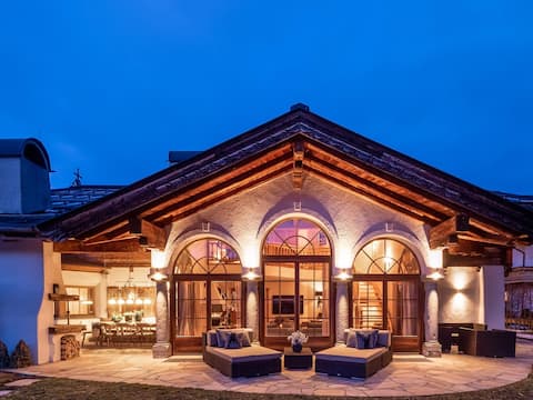Exclusive Tyrolean Chalet near Ski lifts