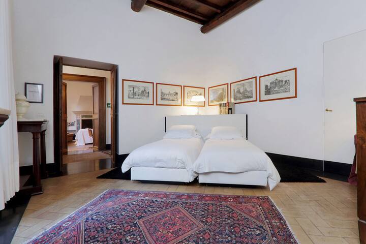 ROMAC Leone V Unique 5-bdr near the Spanish Steps gallery image 2