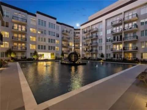 Top performing Airbnb: Fully Furnished 2b/2b Apartment in the Galleria in Afton Oaks / River Oaks Area