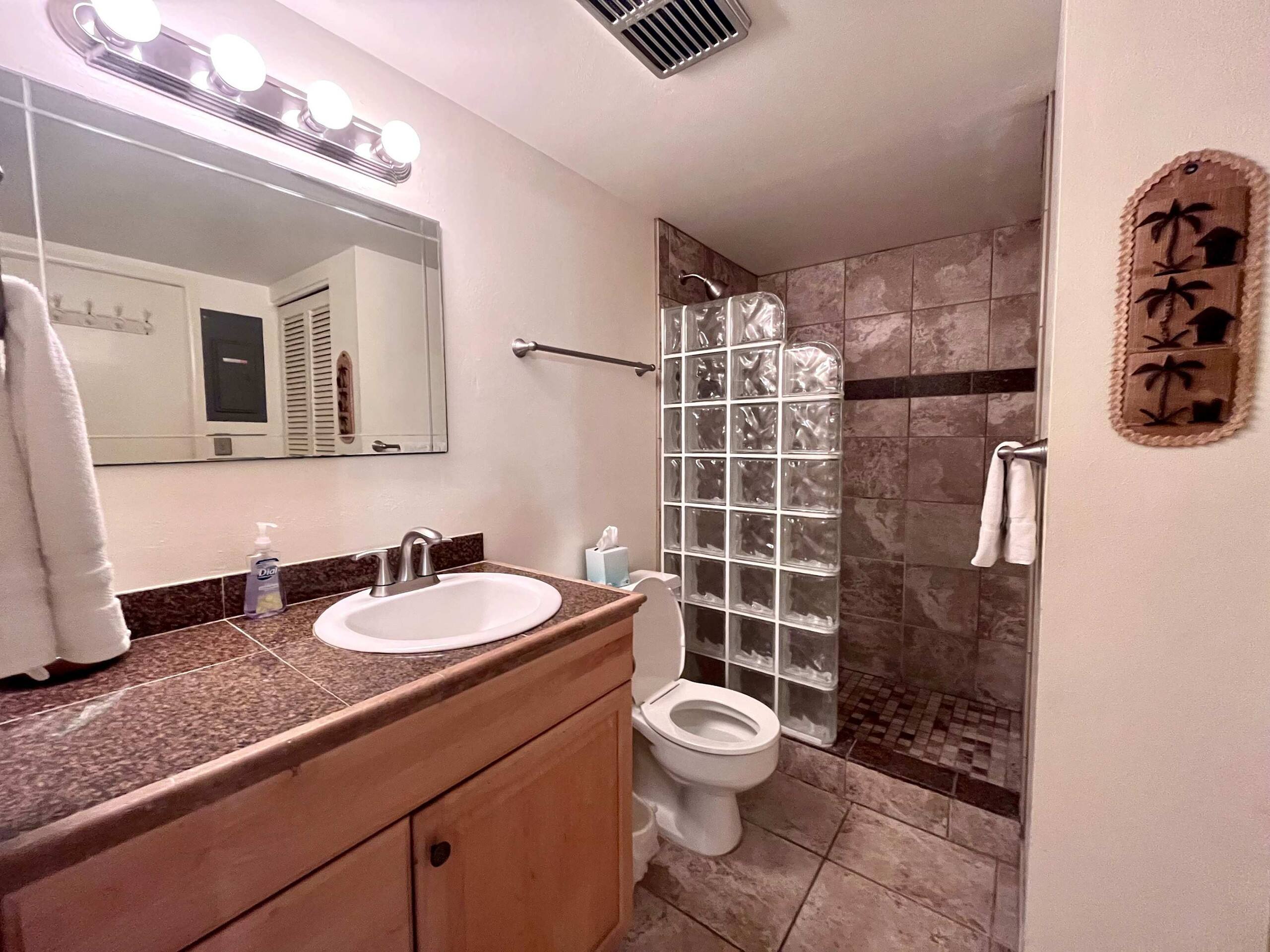 Condo in Kailua-Kona · ★4.43 · 1 bedroom · 2 beds · 1 private bath - Image 4