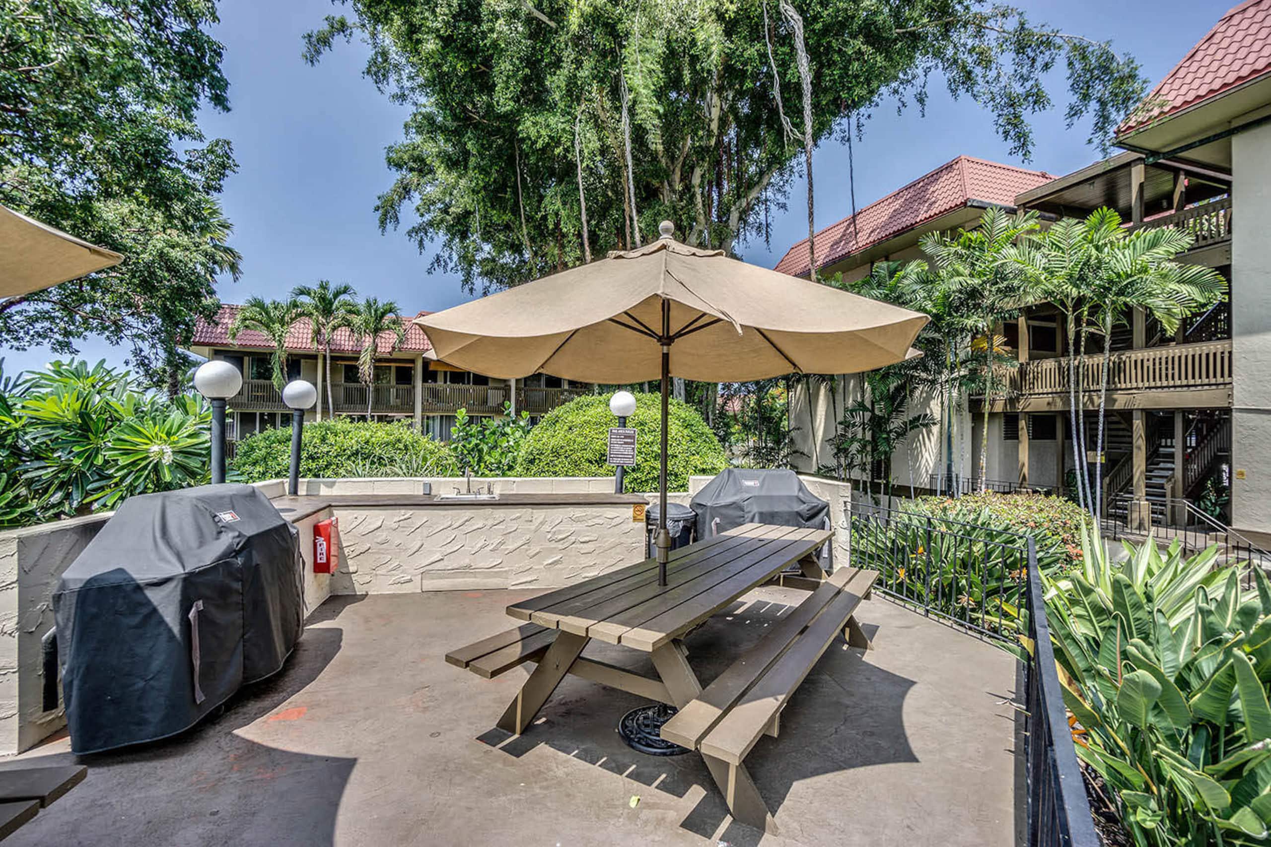 Condo in Kailua-Kona · ★4.43 · 1 bedroom · 2 beds · 1 private bath - Image 17