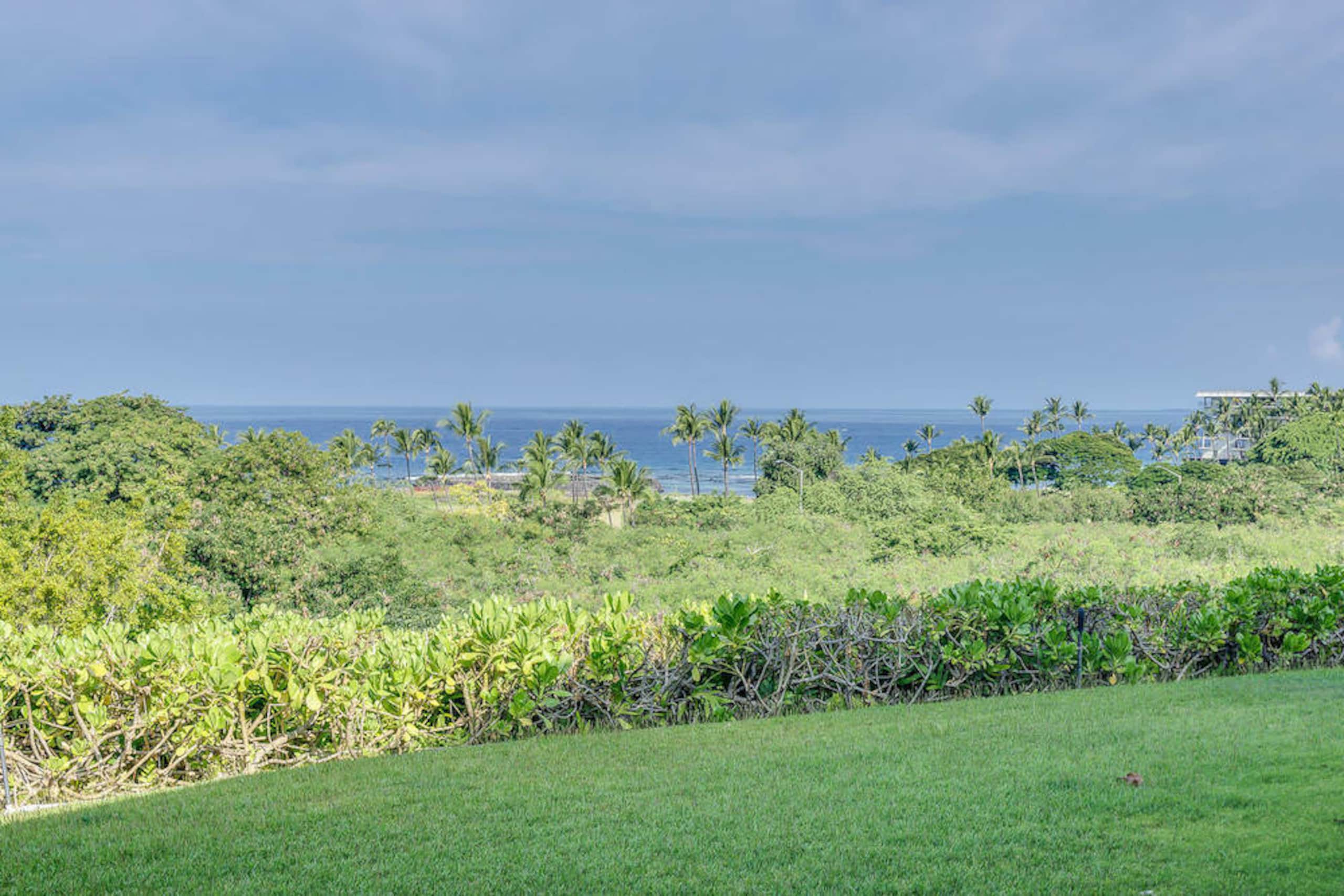 Townhouse in Kailua-Kona · ★4.84 · 3 bedrooms · 4 beds · 3 private baths - Image 16
