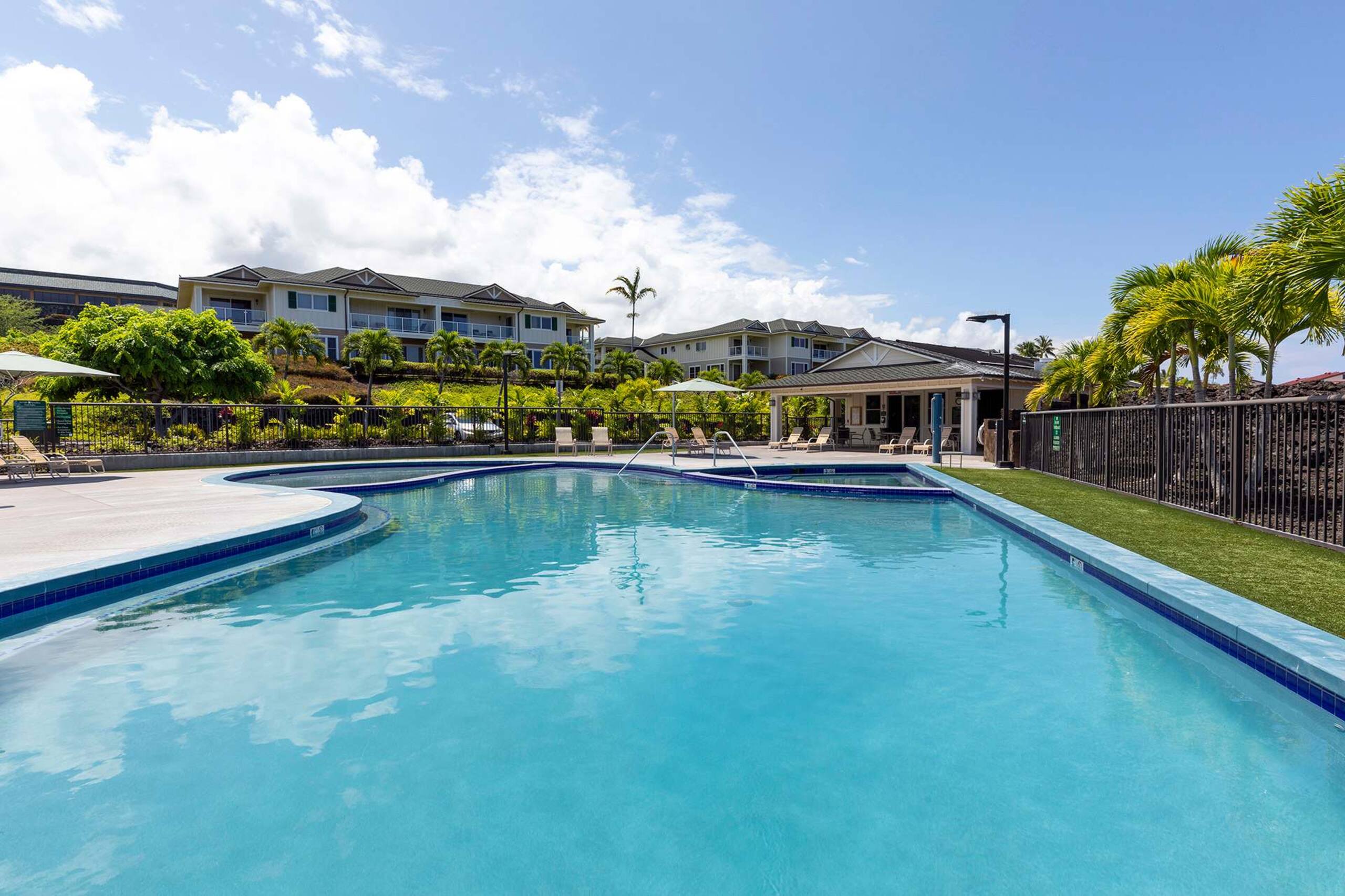 Townhouse in Kailua-Kona · ★4.84 · 3 bedrooms · 4 beds · 3 private baths - Image 34