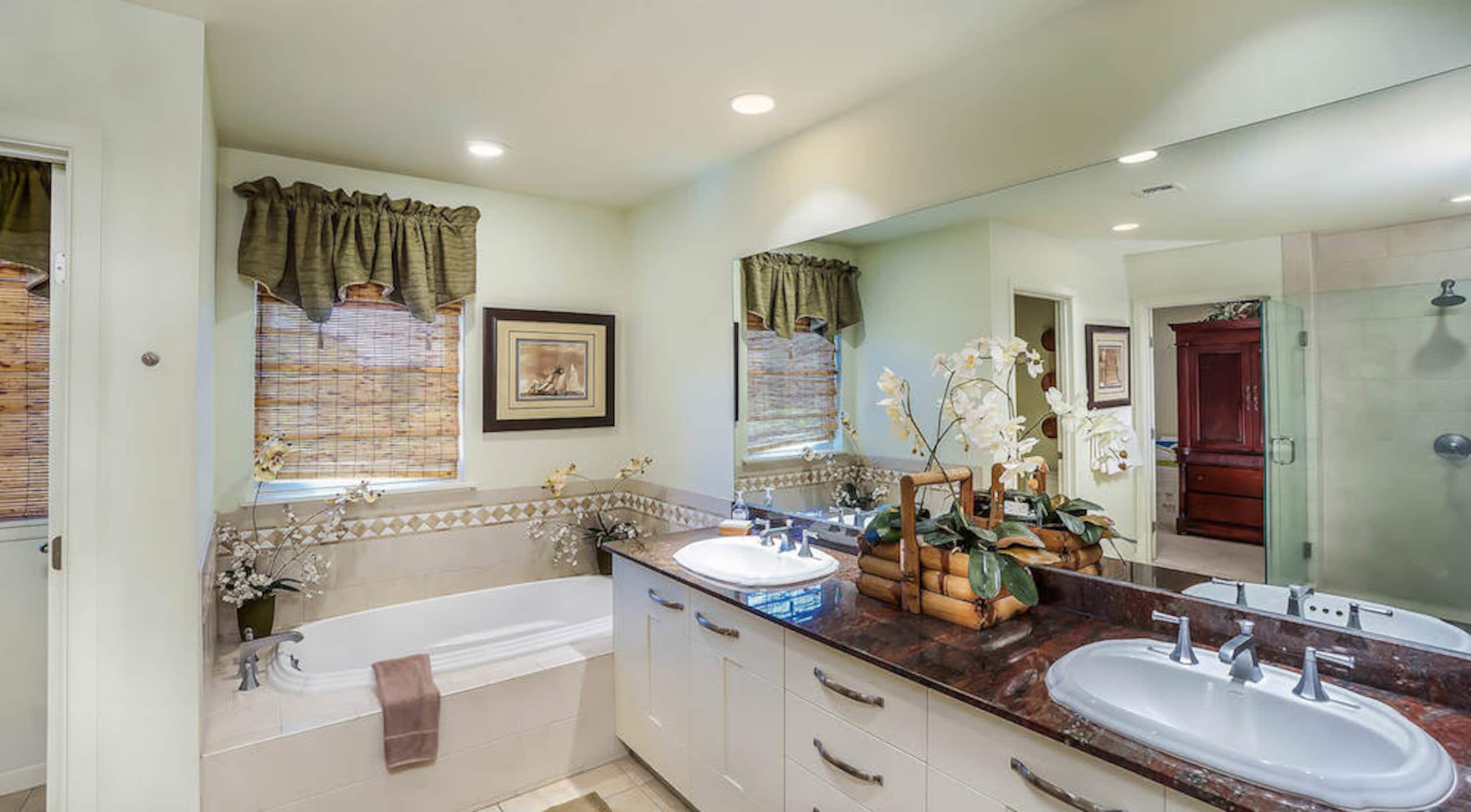 Townhouse in Kailua-Kona · ★4.84 · 3 bedrooms · 4 beds · 3 private baths - Image 12