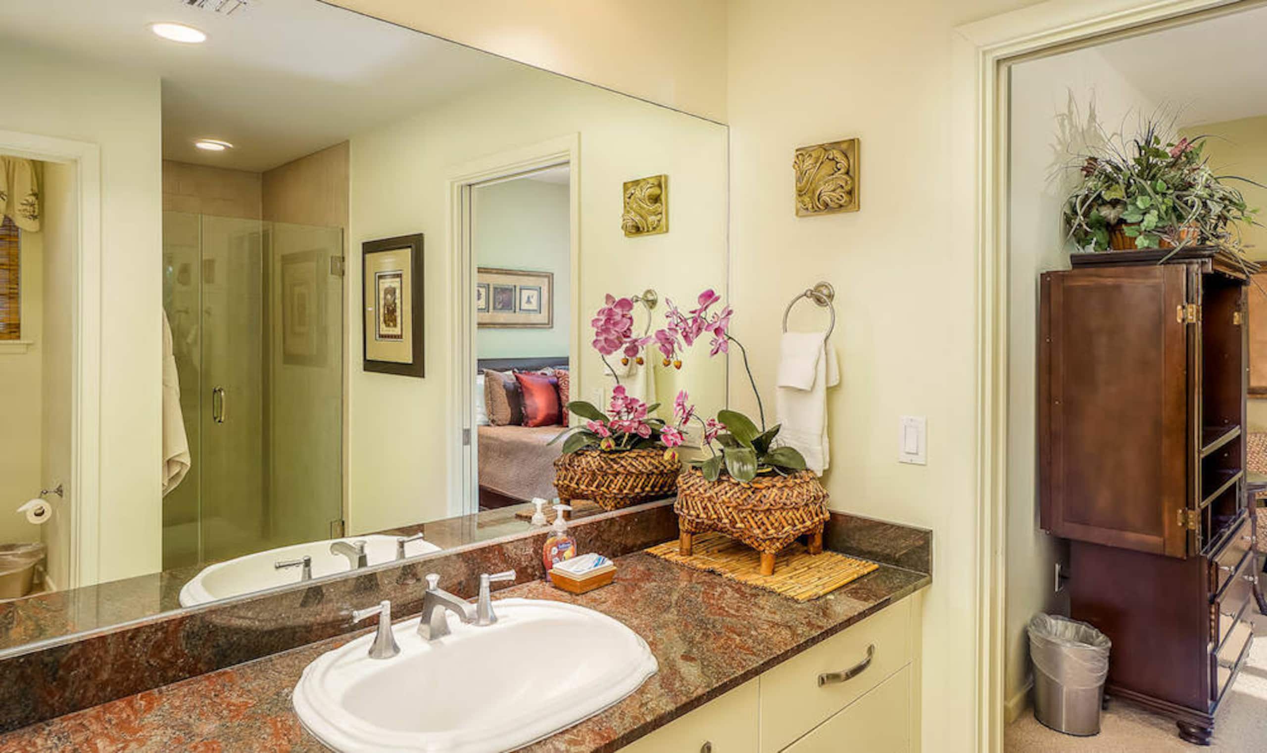Townhouse in Kailua-Kona · ★4.84 · 3 bedrooms · 4 beds · 3 private baths - Image 11
