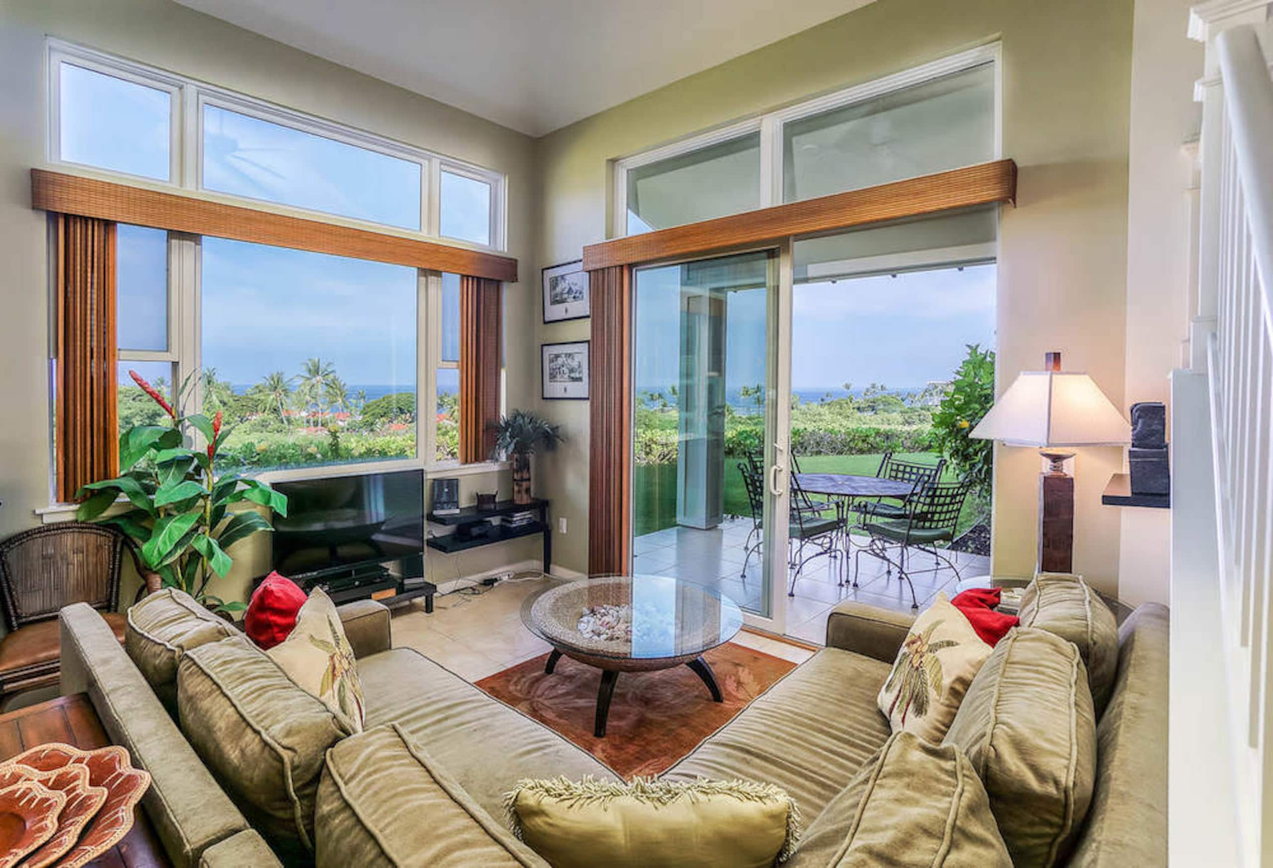 Townhouse in Kailua-Kona · ★4.84 · 3 bedrooms · 4 beds · 3 private baths - Image 2