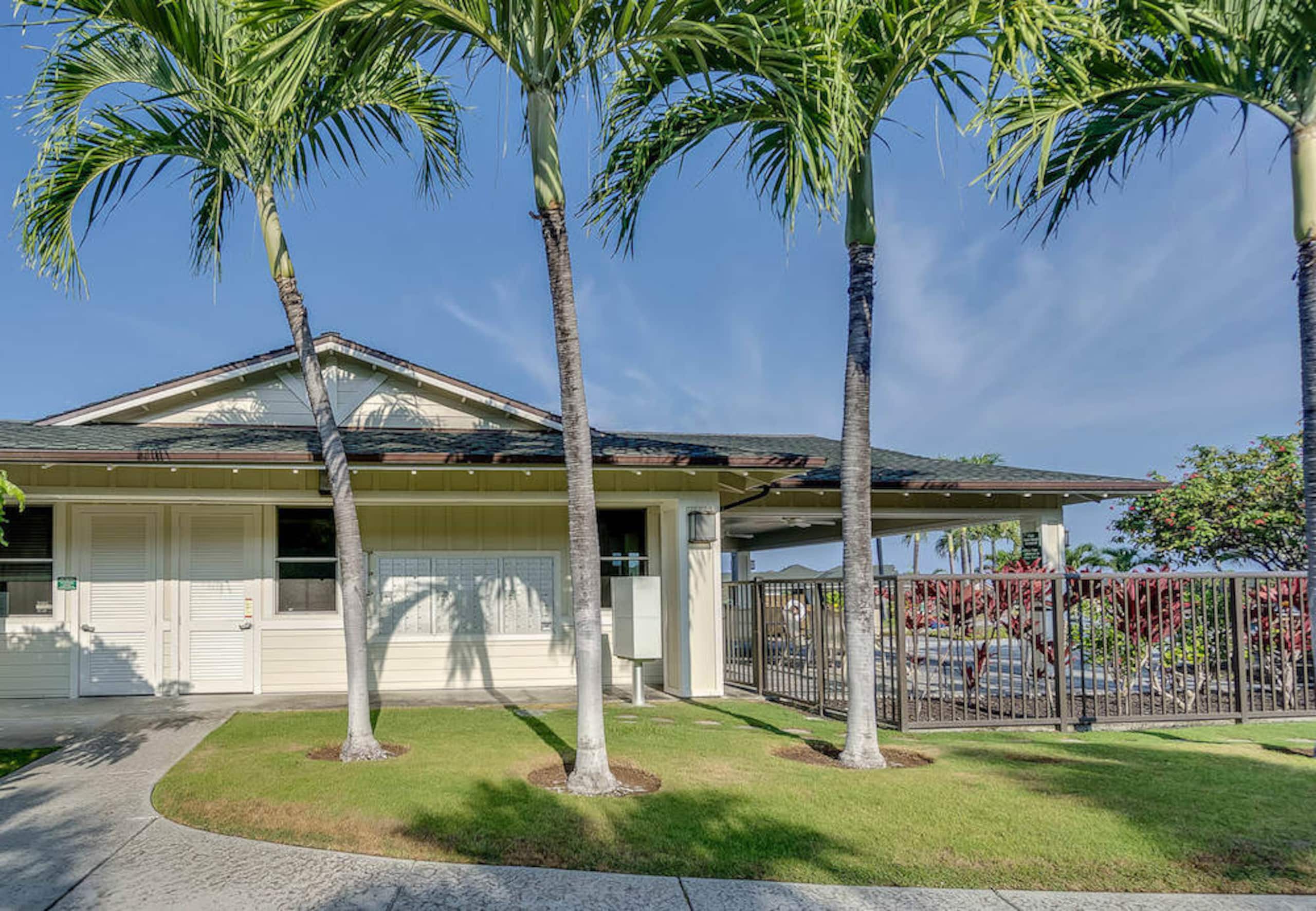 Townhouse in Kailua-Kona · ★4.84 · 3 bedrooms · 4 beds · 3 private baths - Image 24