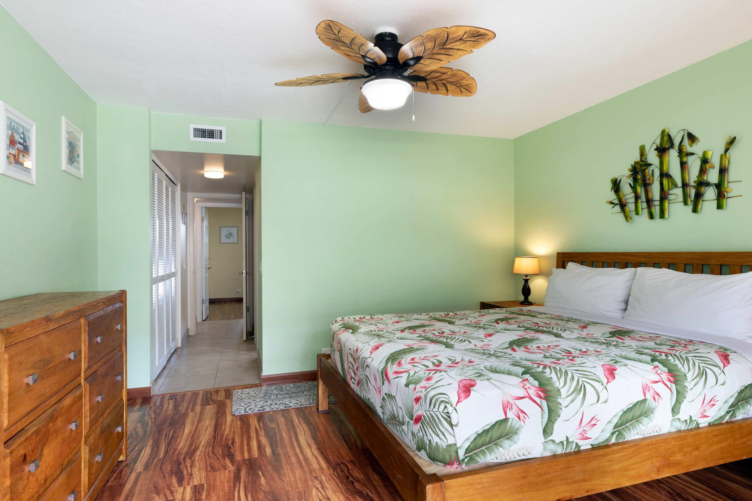 Condo in Kailua-Kona · ★4.8 · 2 bedrooms · 4 beds · 2 private baths - Image 23