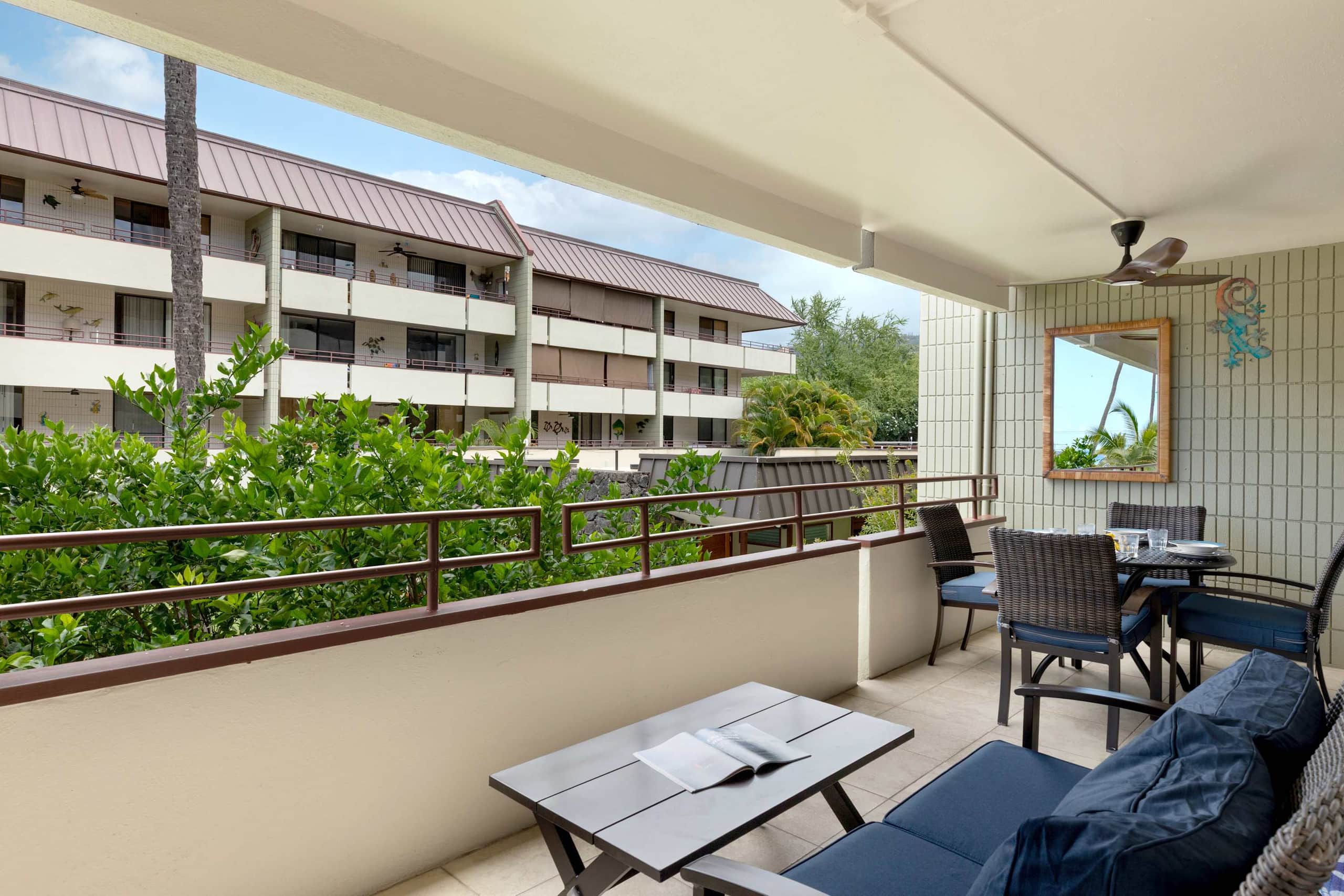 Condo in Kailua-Kona · ★4.8 · 2 bedrooms · 4 beds · 2 private baths - Image 8