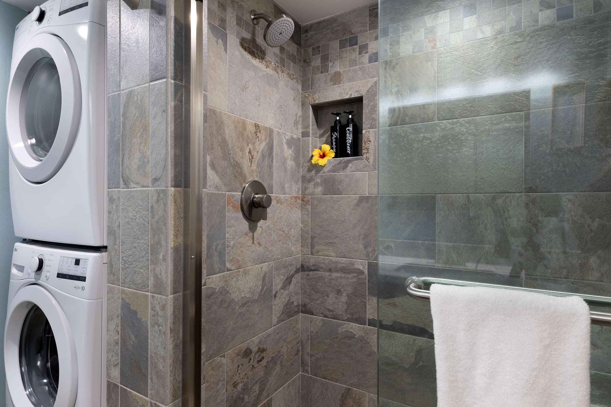 Condo in Kailua-Kona · ★4.8 · 2 bedrooms · 4 beds · 2 private baths - Image 25