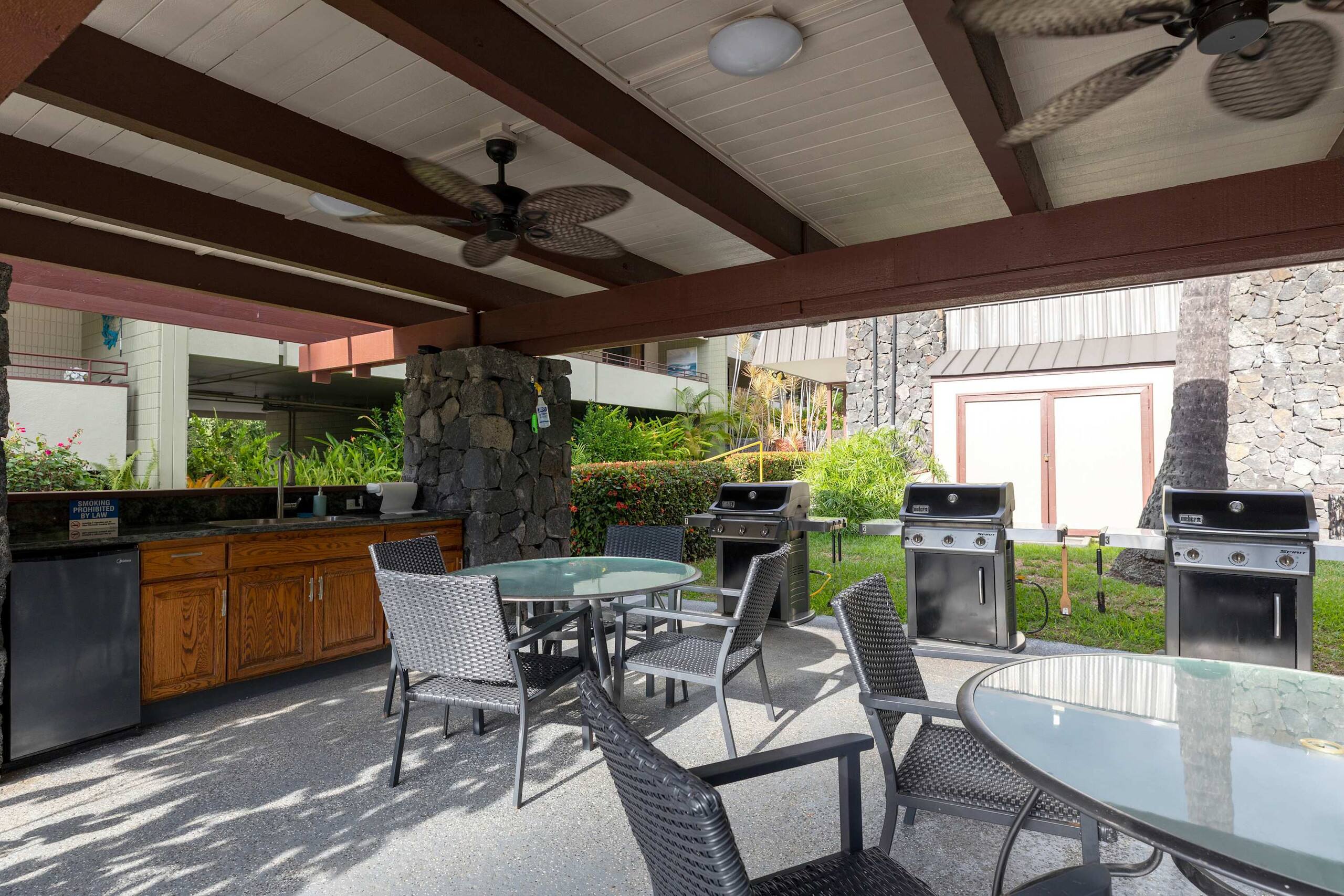 Condo in Kailua-Kona · ★4.8 · 2 bedrooms · 4 beds · 2 private baths - Image 35