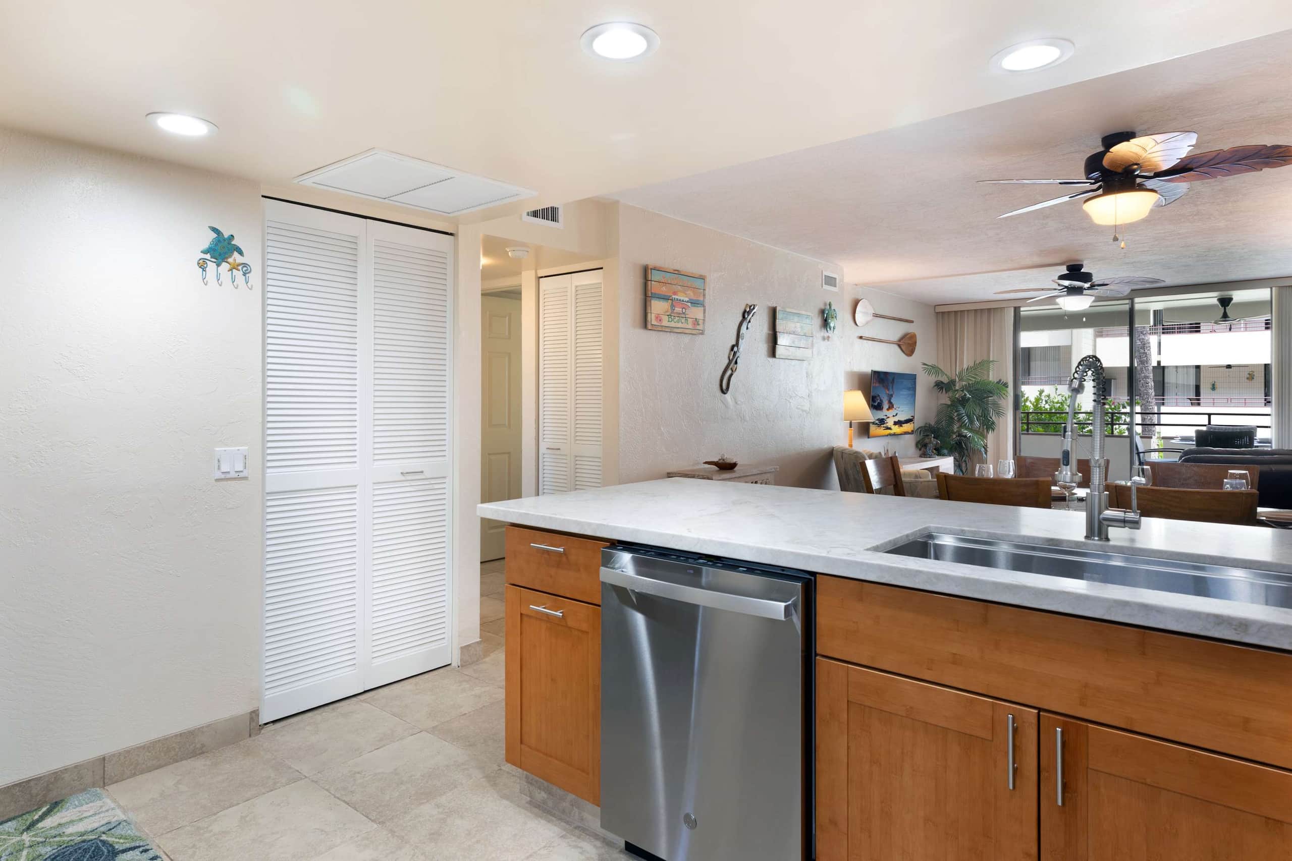 Condo in Kailua-Kona · ★4.8 · 2 bedrooms · 4 beds · 2 private baths - Image 19