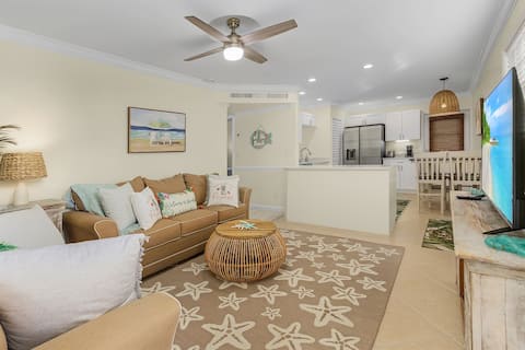 Top Airbnb: Lake Park, 5 O’Clock Somewhere! in Naples