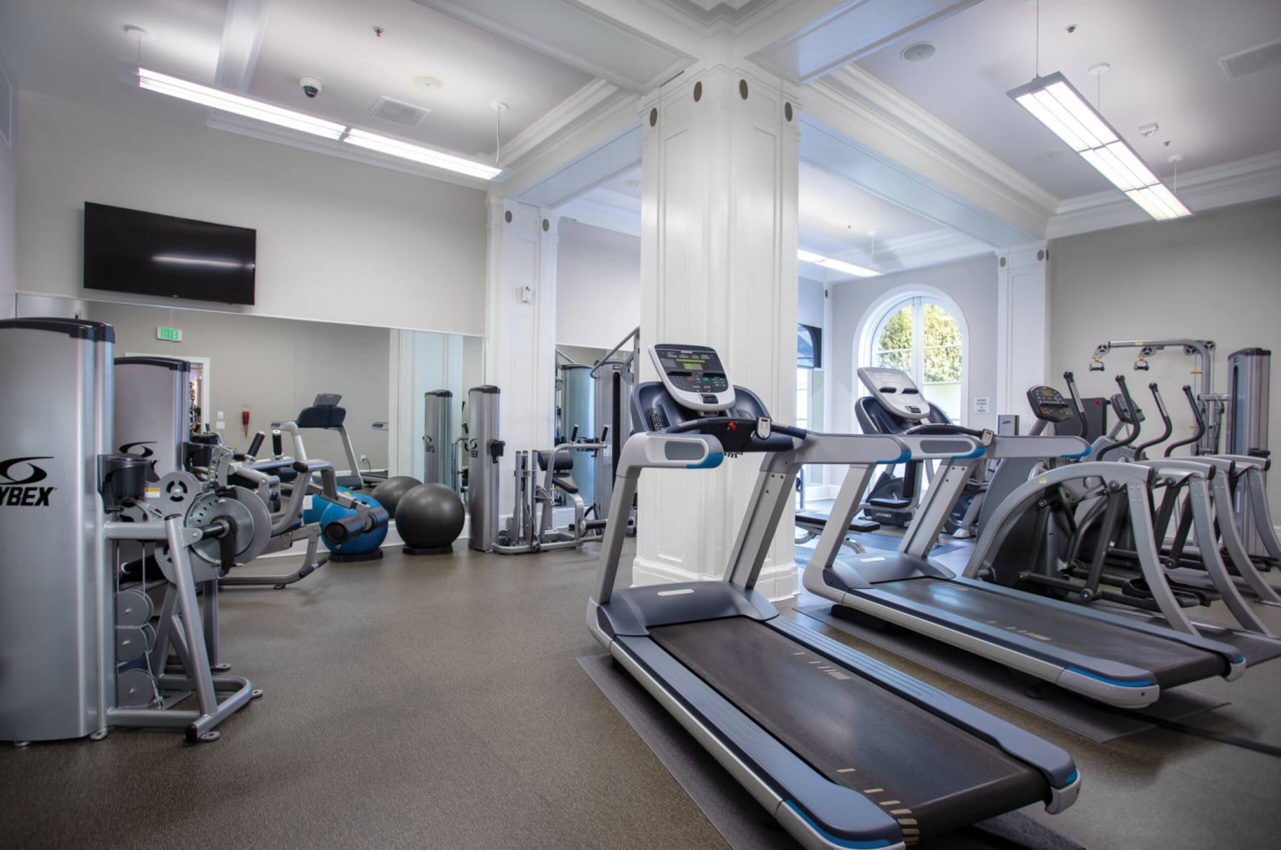 Condo in San Francisco · ★4.83 · 1 bedroom · 2 beds · 1 bath - Image 11