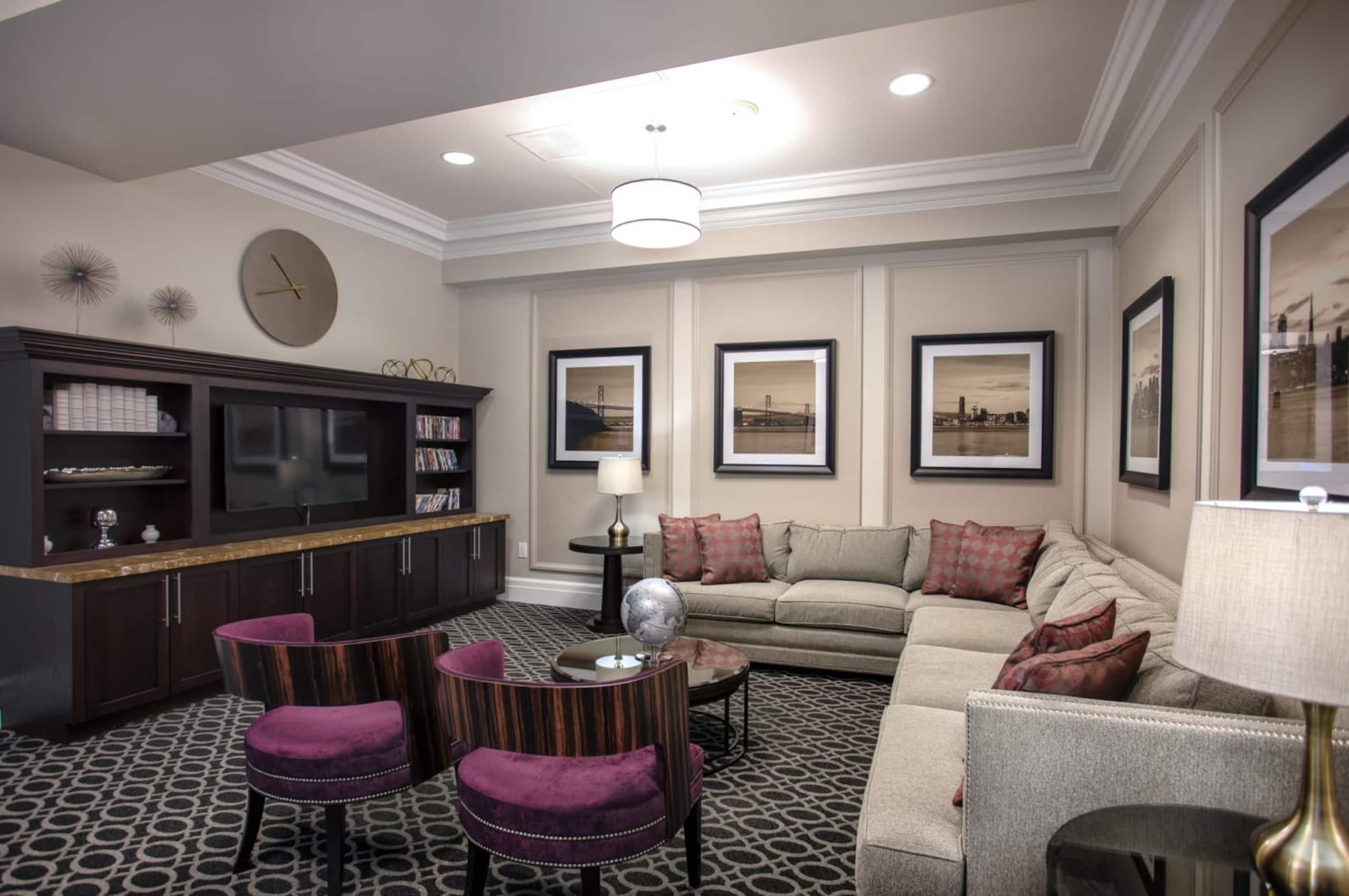 Condo in San Francisco · ★4.83 · 1 bedroom · 2 beds · 1 bath - Image 15